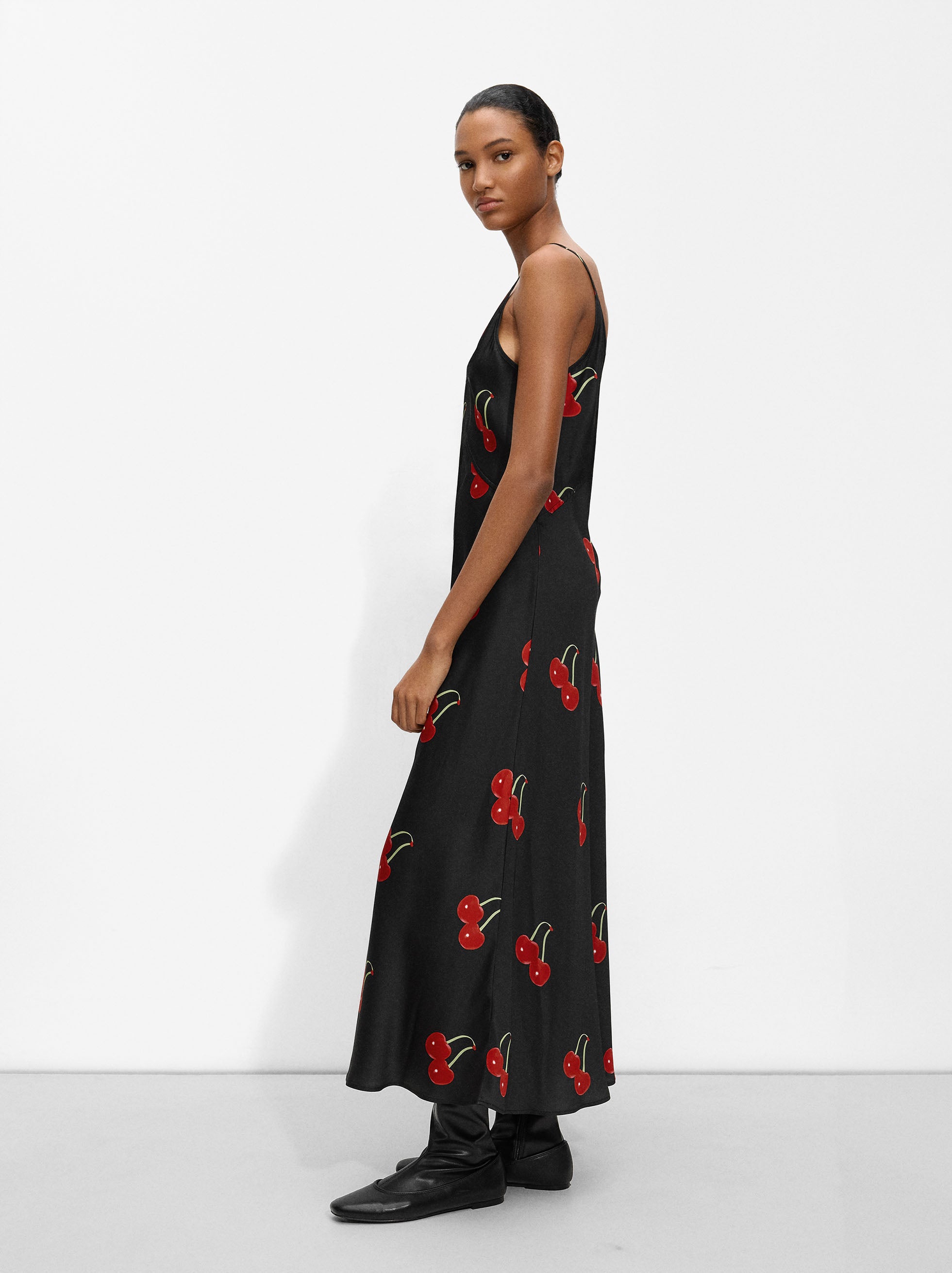 Vestido Largo Satinado Estampado Cerezas