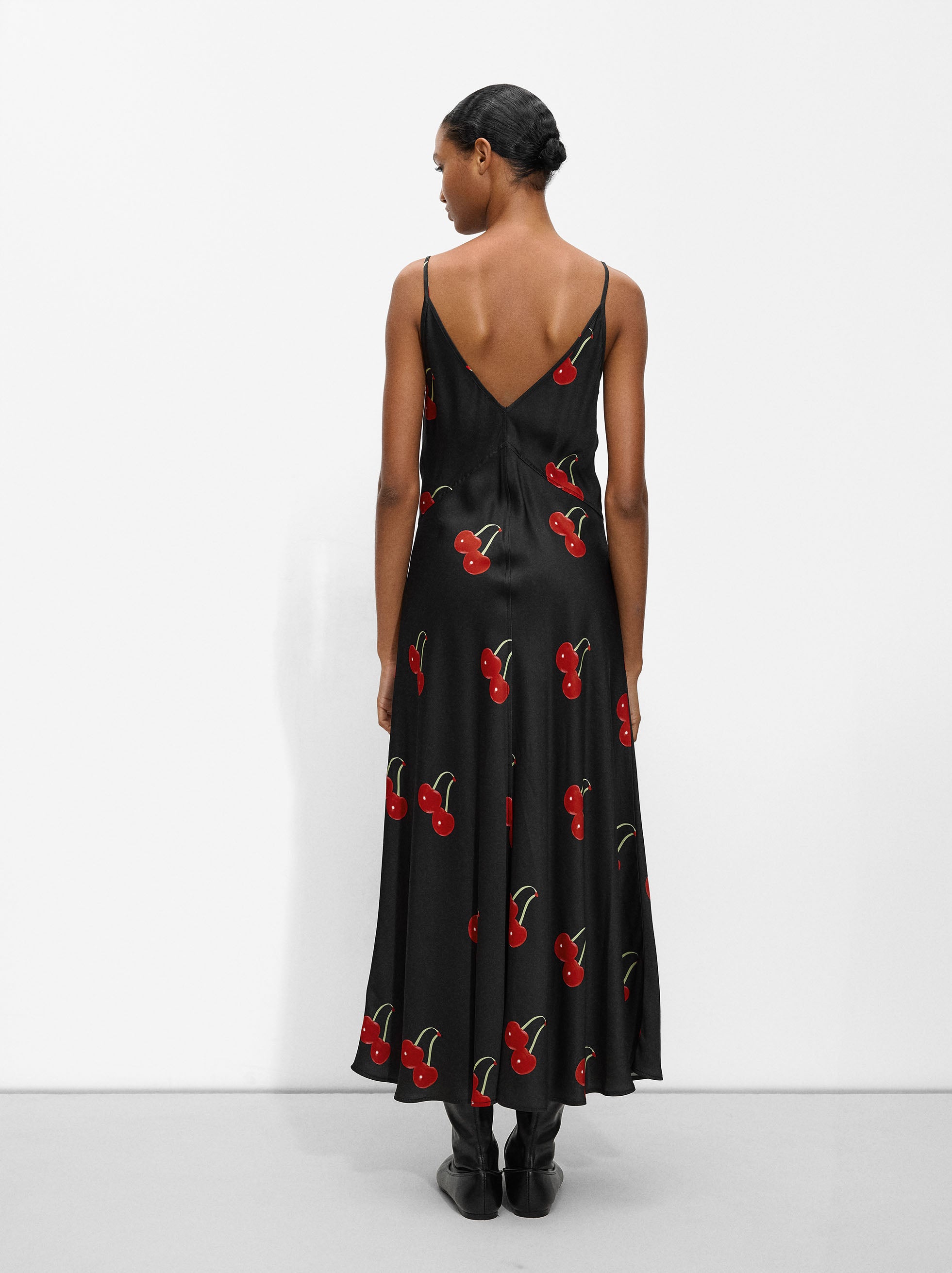 Vestido Largo Satinado Estampado Cerezas