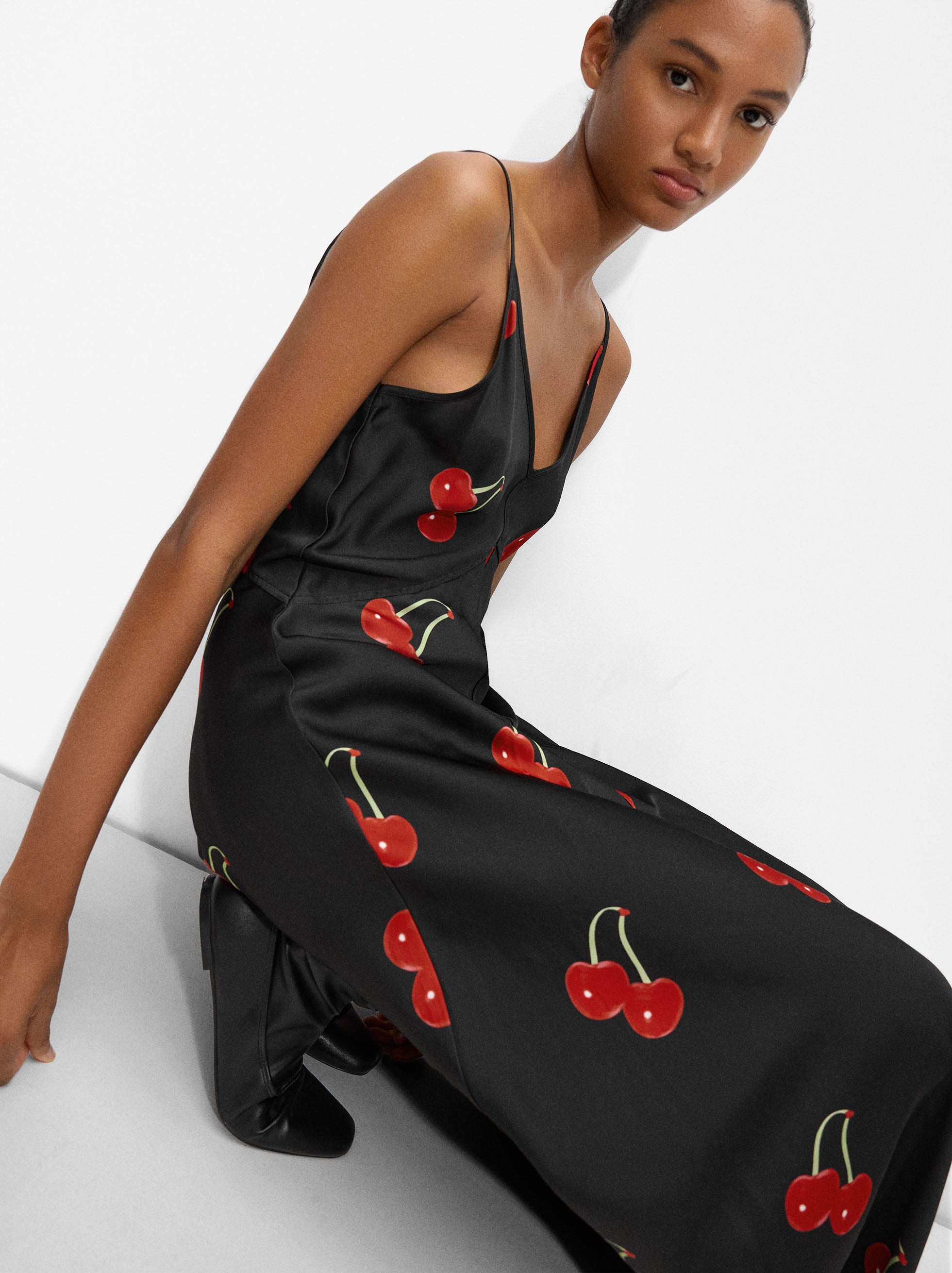 Vestido Largo Satinado Estampado Cerezas