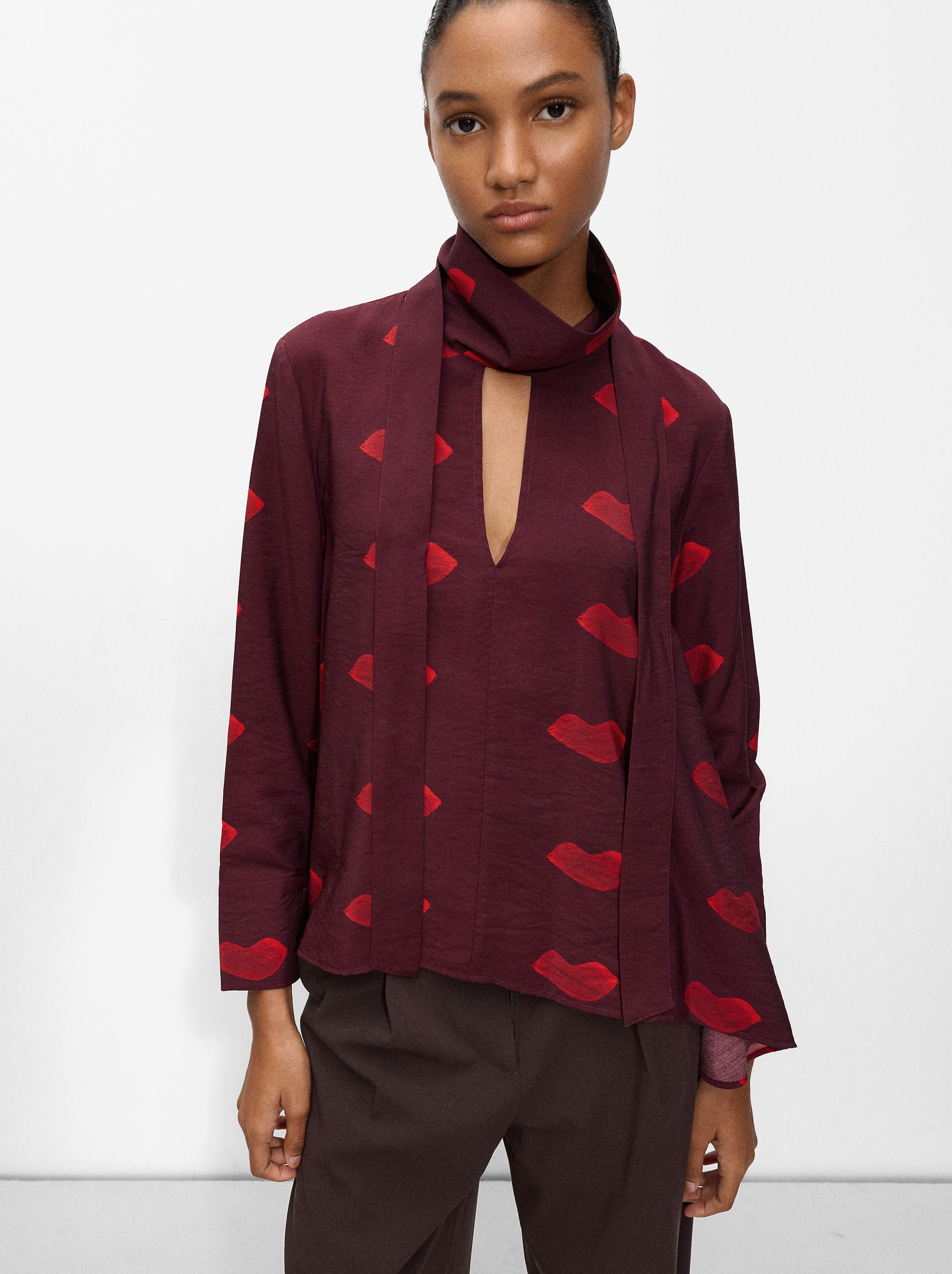 Camisa Estampada De Cuello Alto