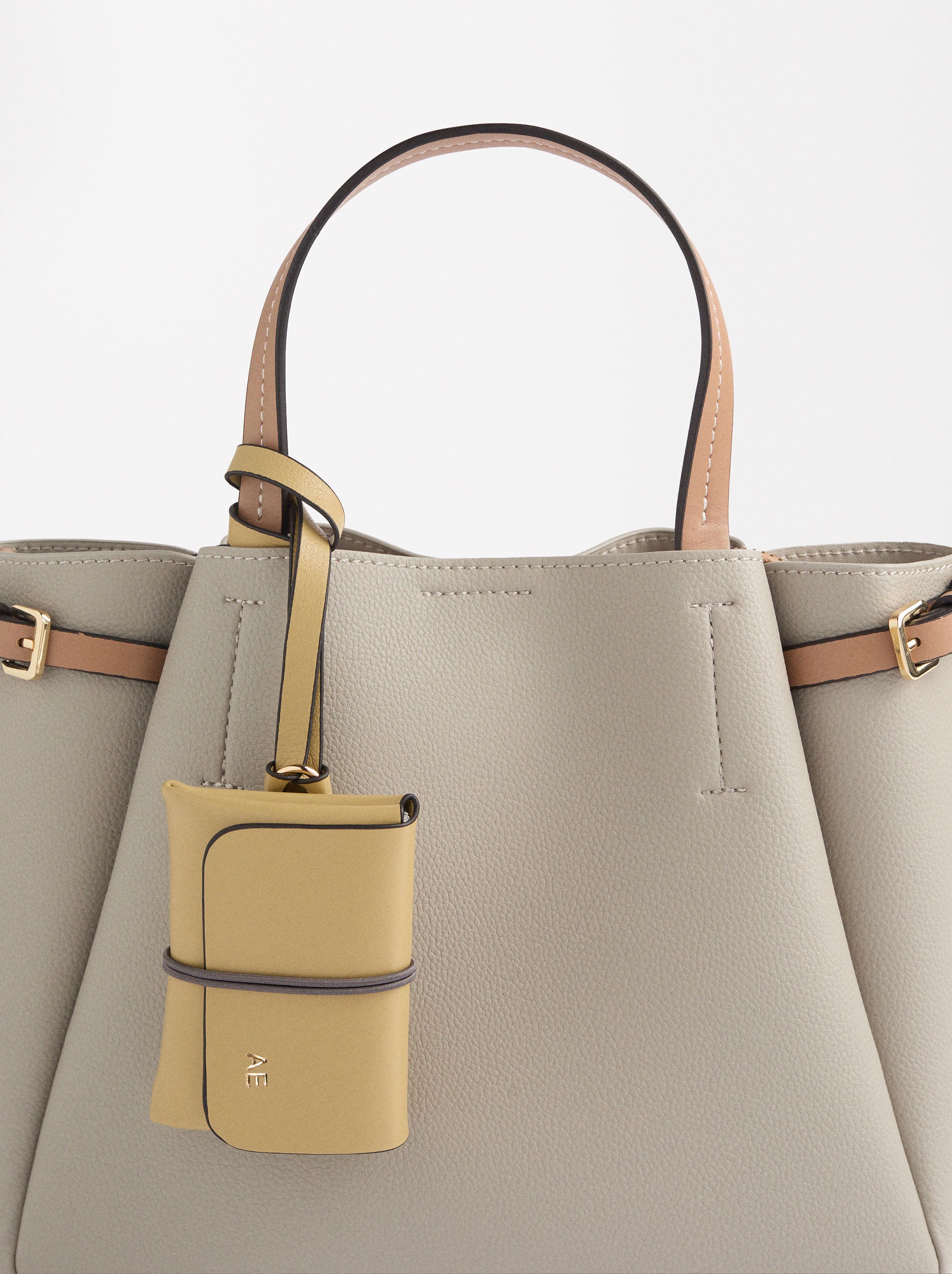 Bolso Tote Con Colgante