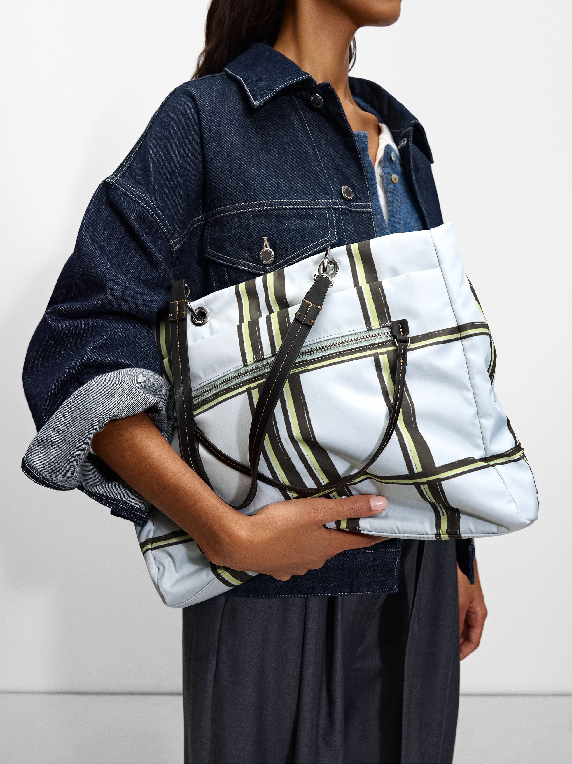 Bolso Shopper De Nylon Estampado