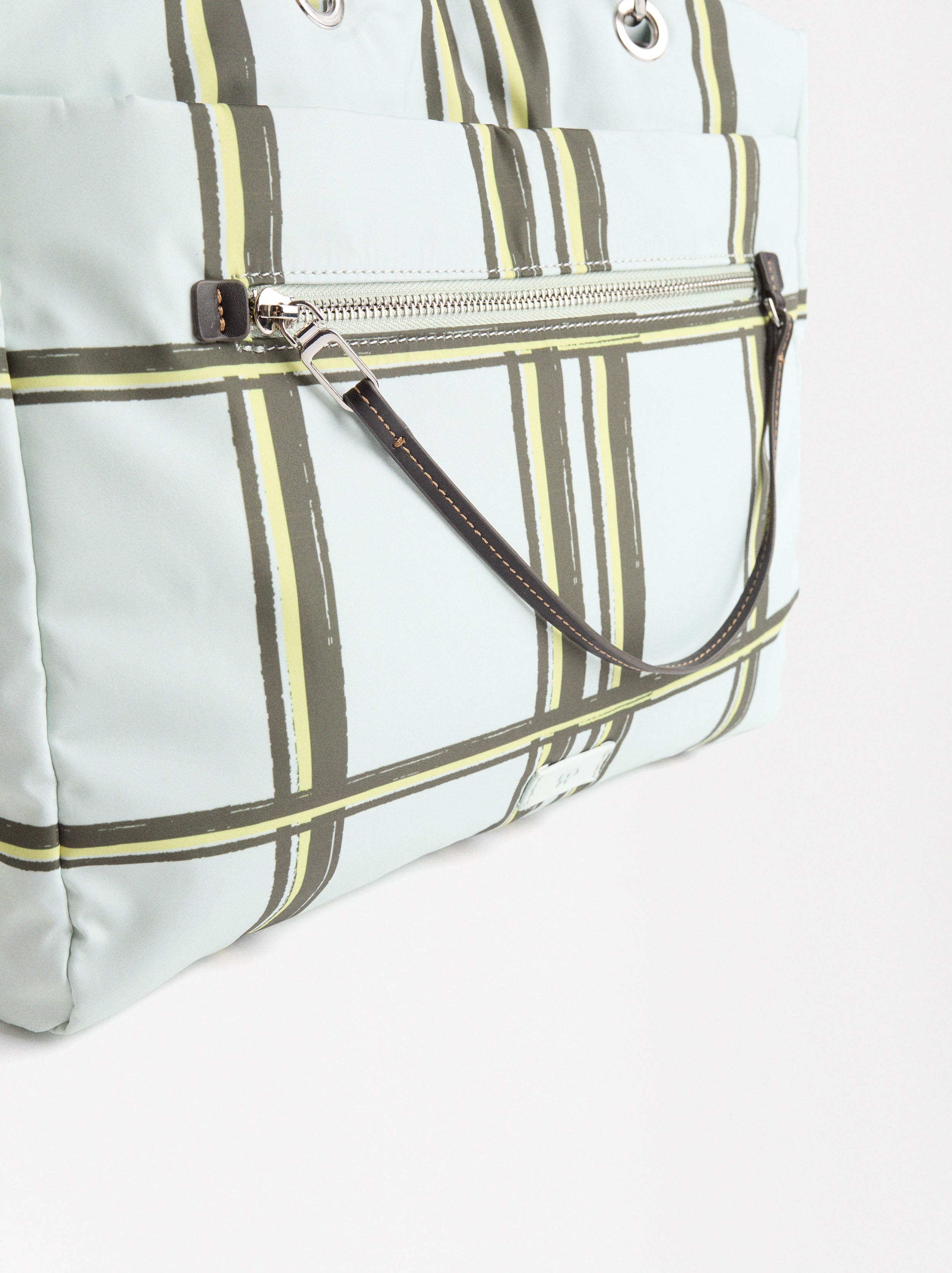 Bolso Shopper De Nylon Estampado