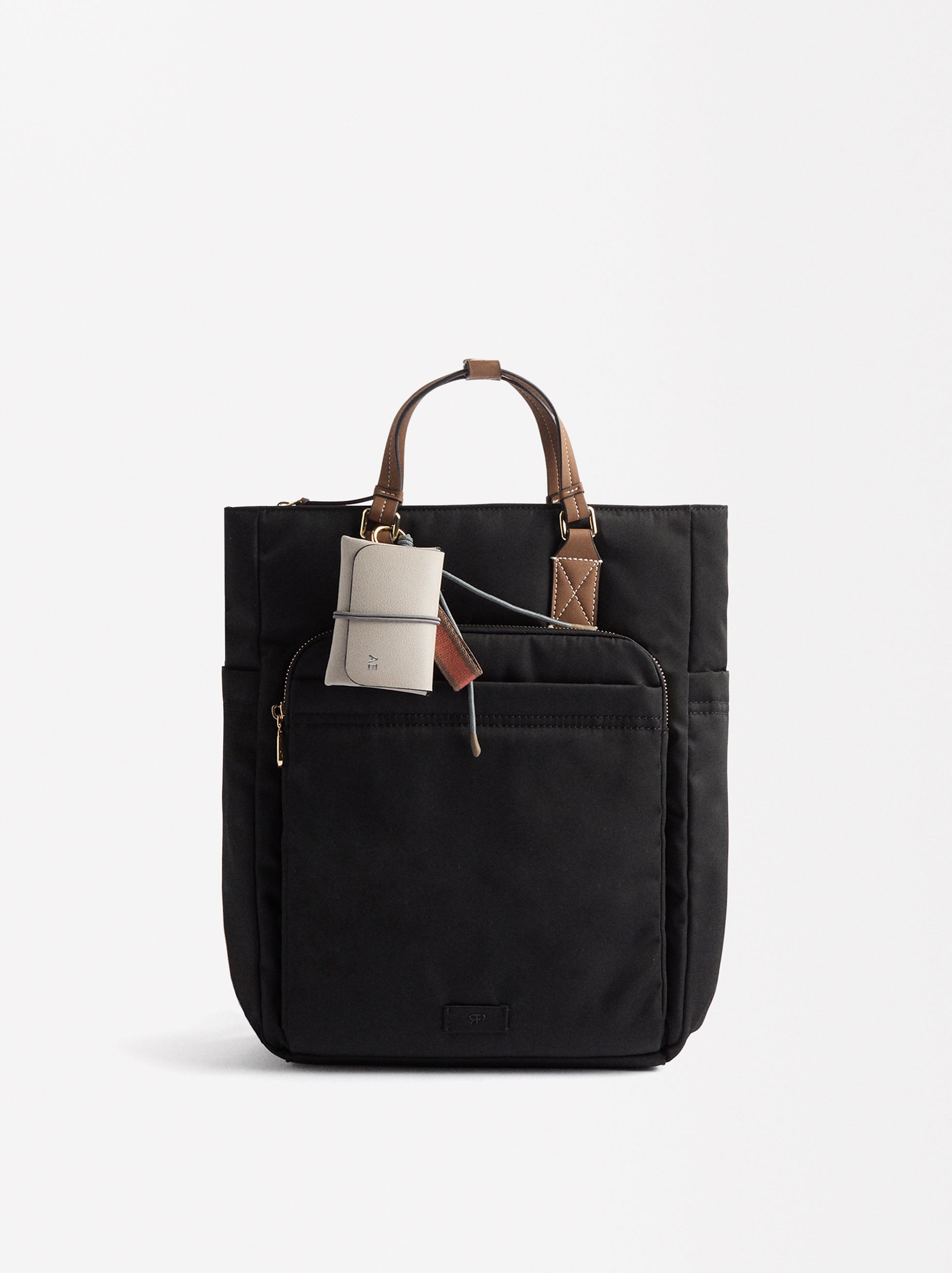Mochila De Nylon Con Colgante