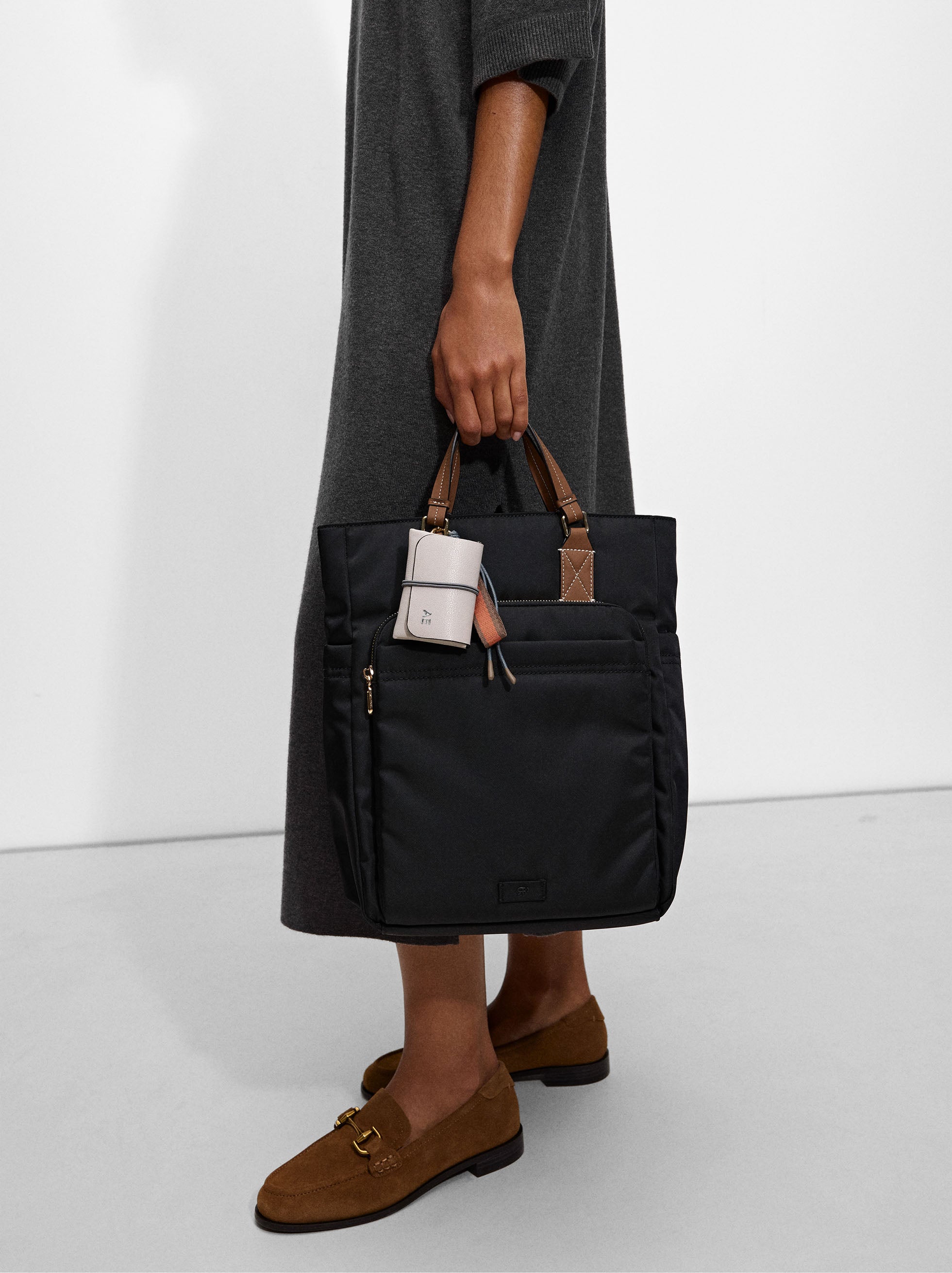 Mochila De Nylon Con Colgante