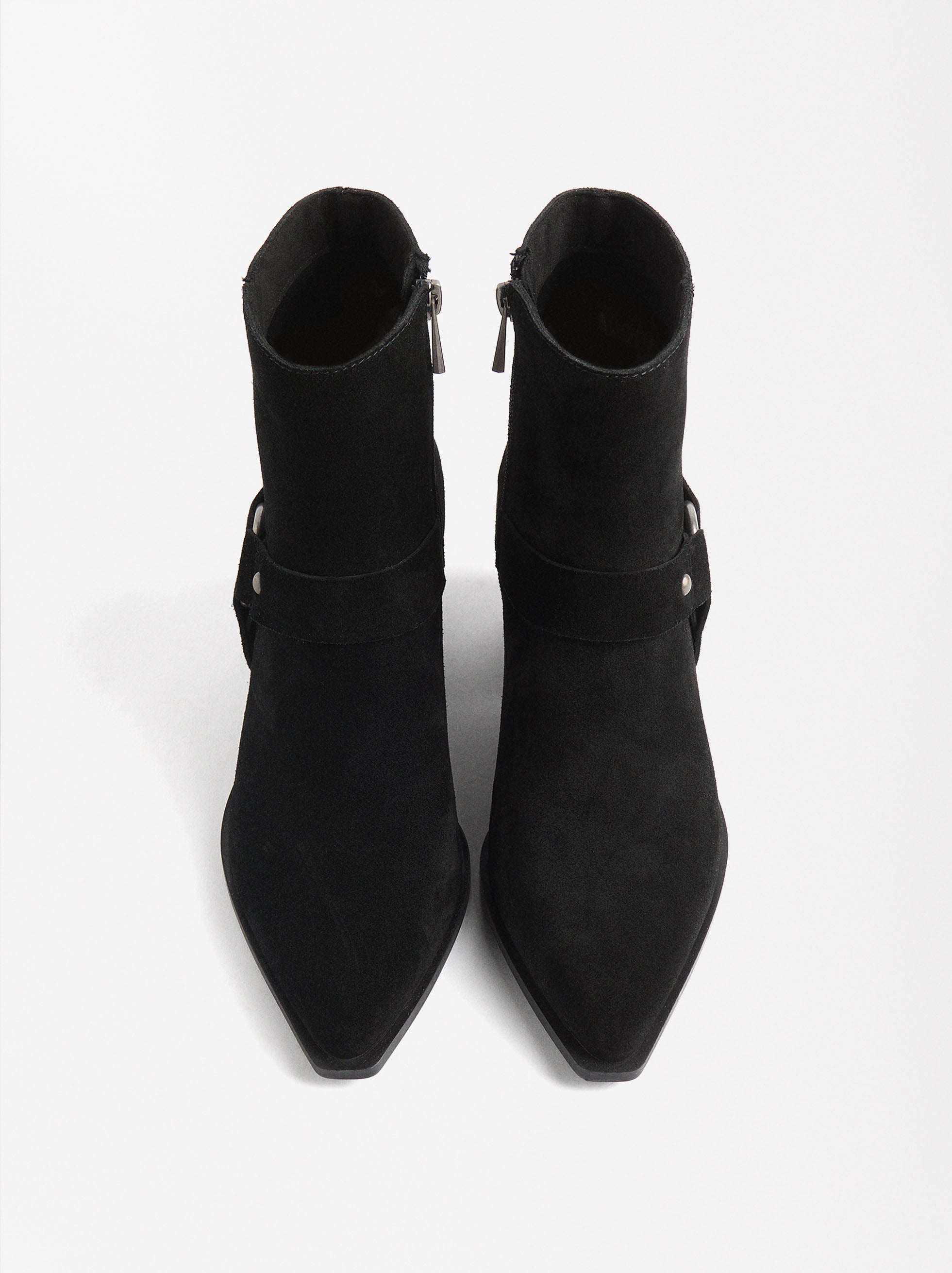 Botines De Piel Cowboy Con Aro Y Tachuelas