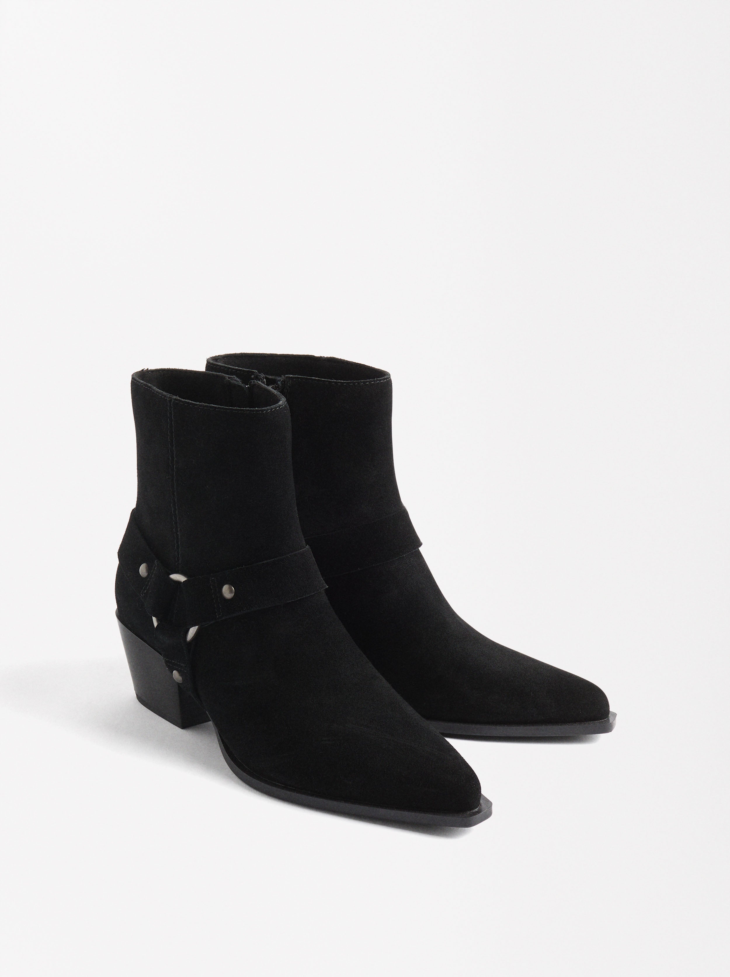 Botines De Piel Cowboy Con Aro Y Tachuelas