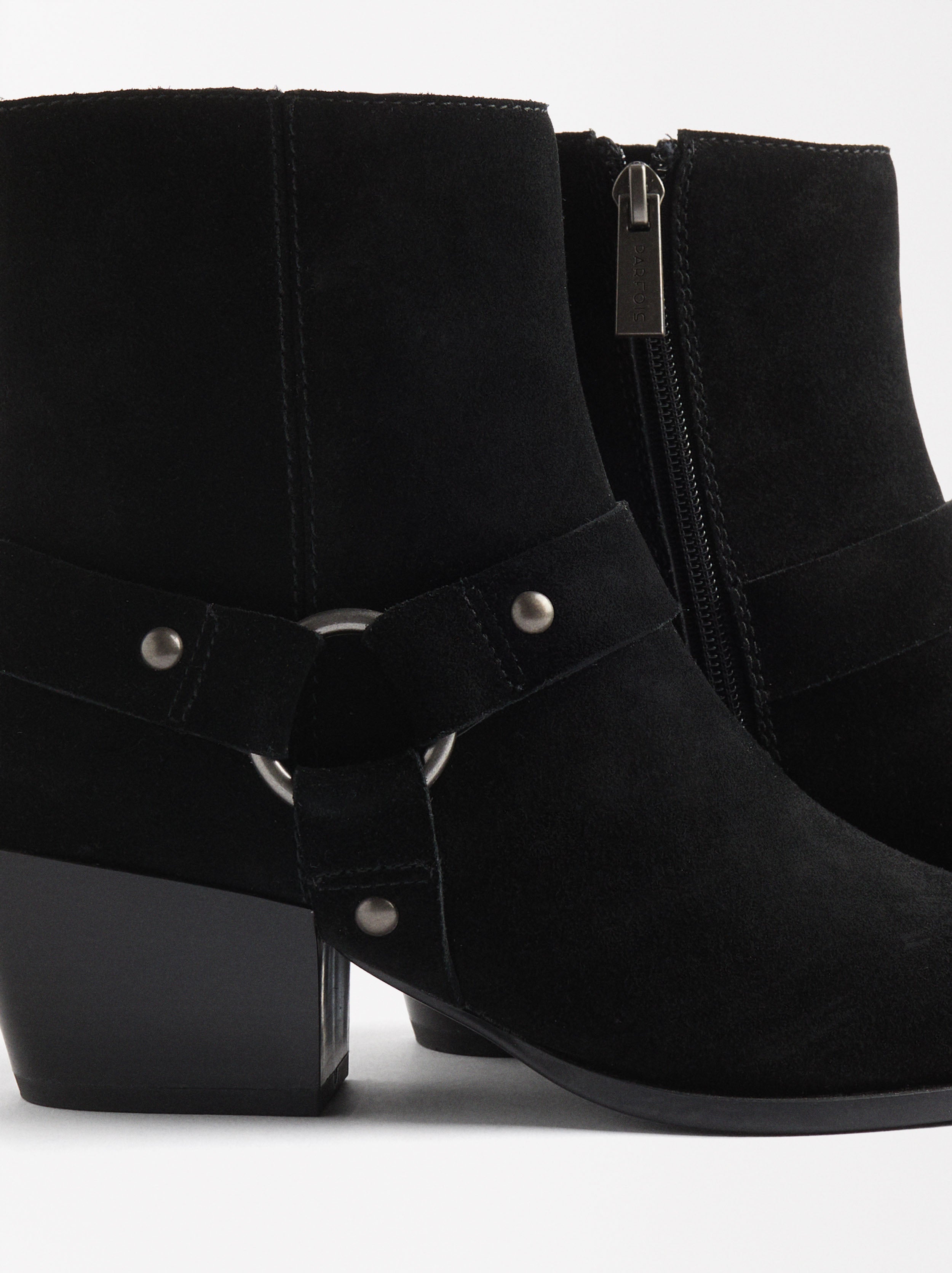 Botines De Piel Cowboy Con Aro Y Tachuelas
