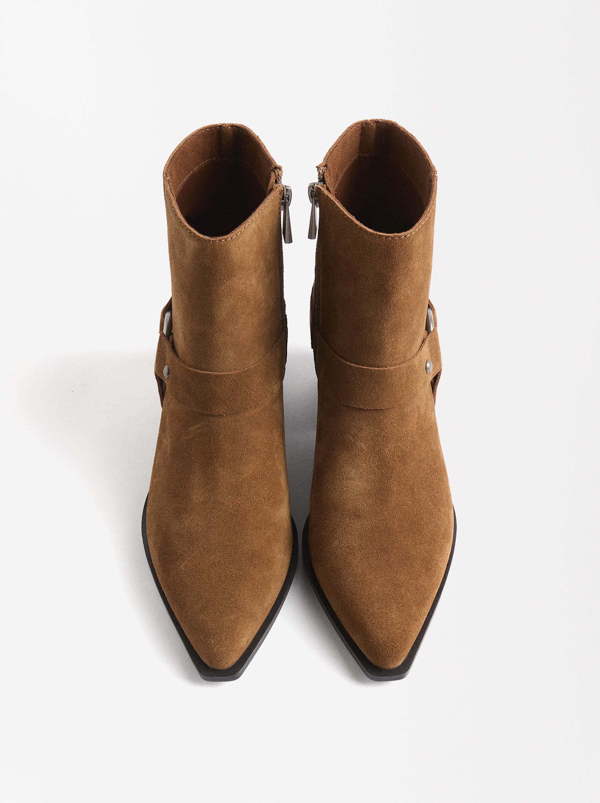 Botines De Piel Cowboy Con Aro Y Tachuelas
