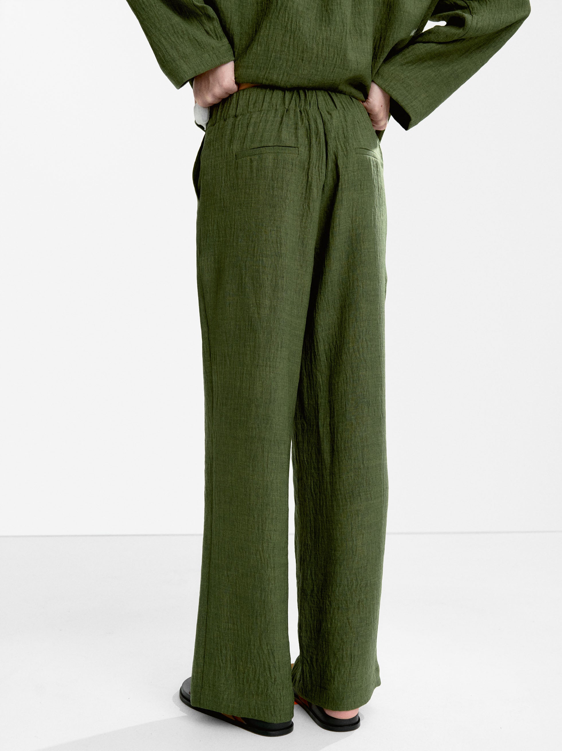 Pantalón Fluido Con Efecto Arrugado