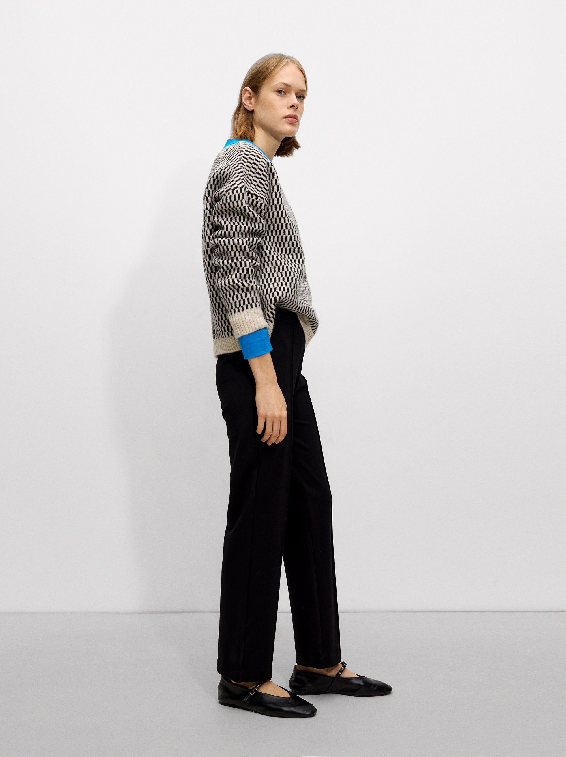 Pantalón Con Detalle De Costuras