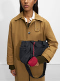 Bolso Tote De Nylon Con Colgante