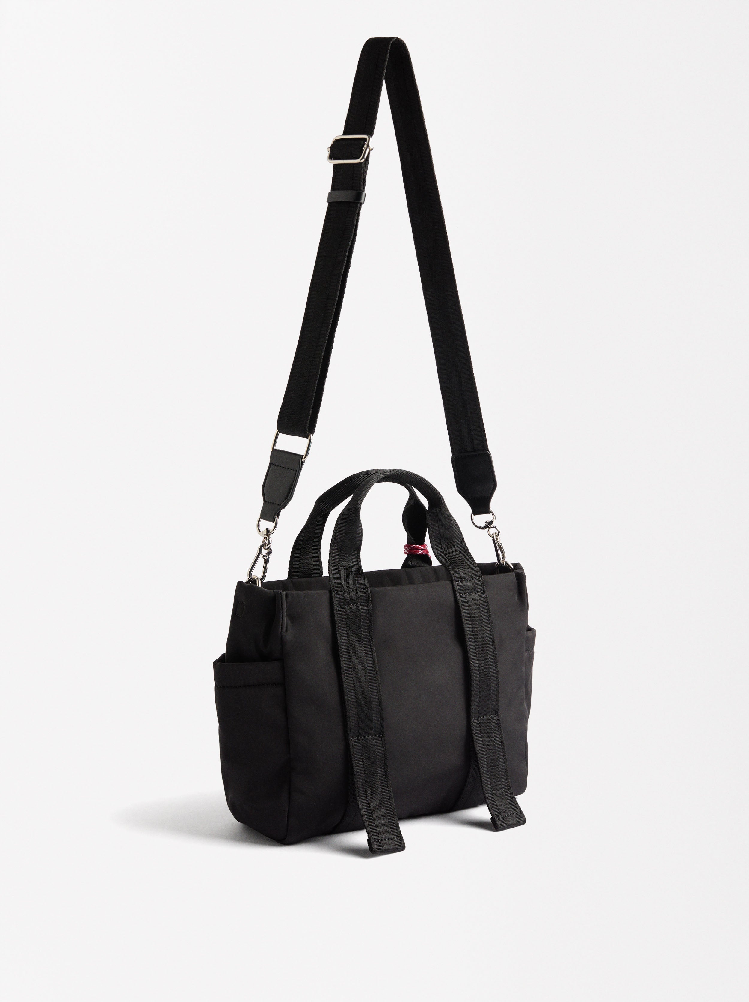 Bolso Tote De Nylon Con Colgante