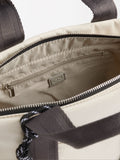 Bolso Tote De Nylon Con Colgante
