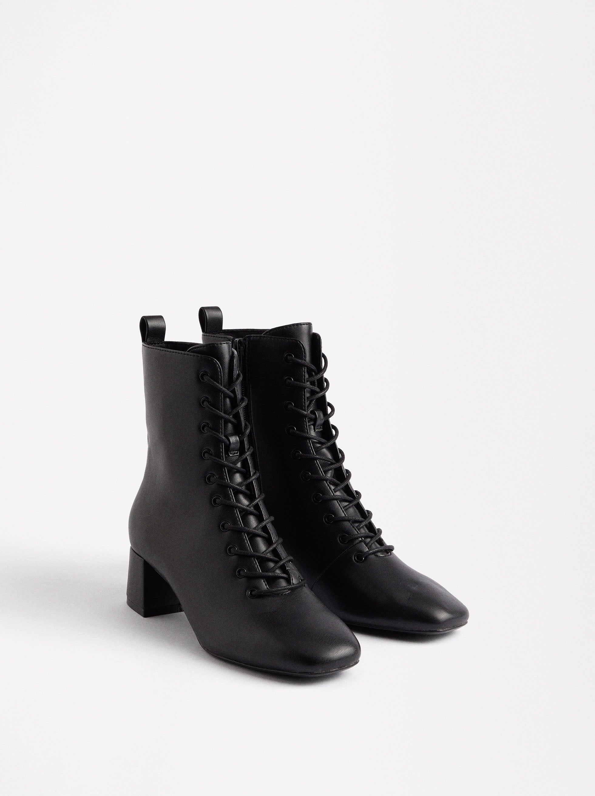 Botines De Tacón Con Cordones