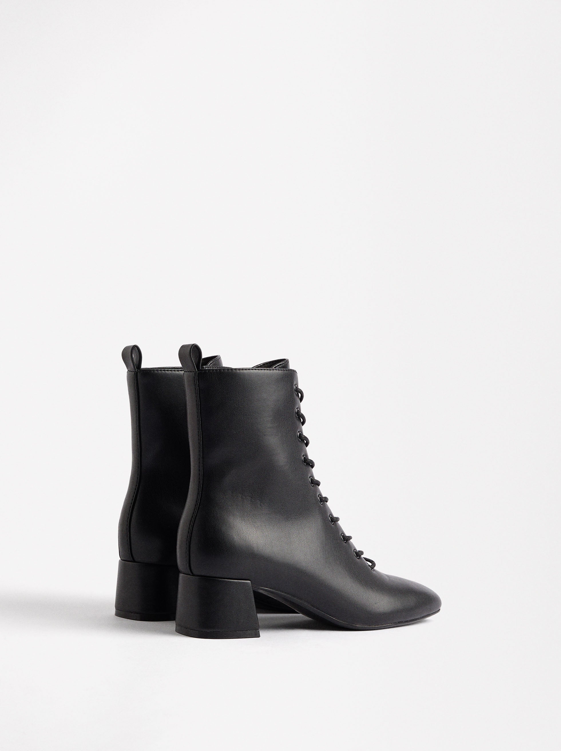 Botines De Tacón Con Cordones