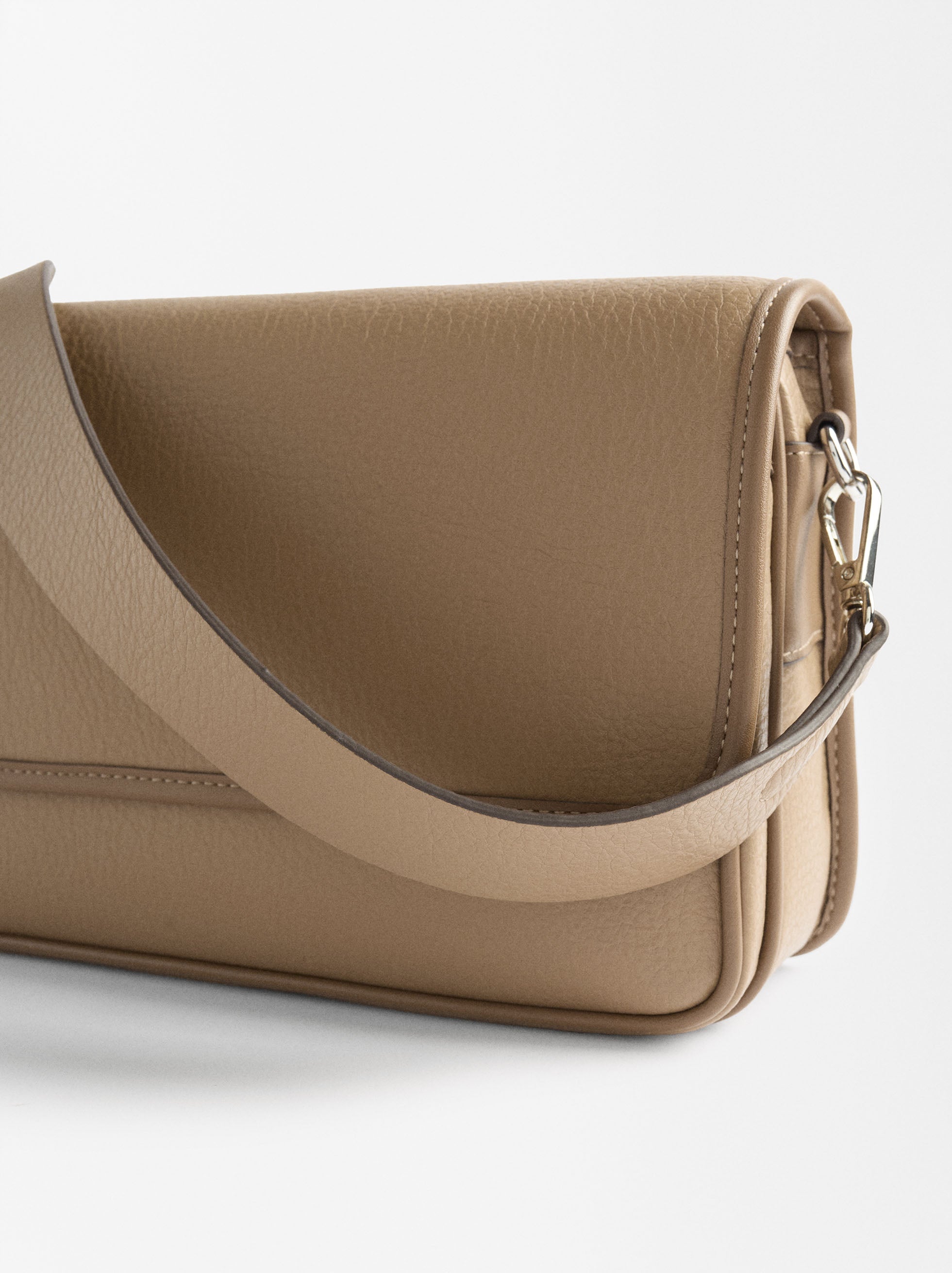 Bolso De Hombro Con Textura