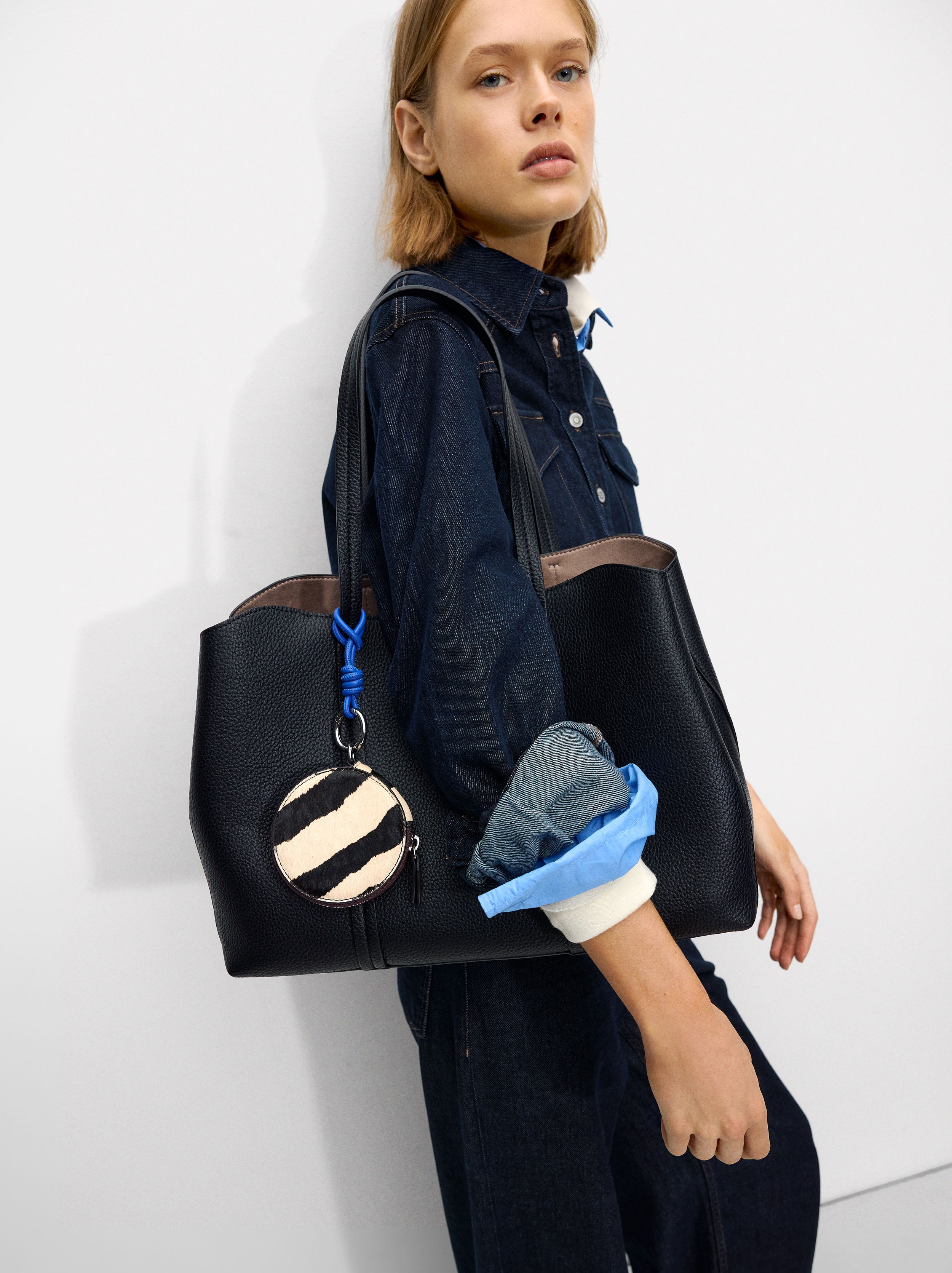 Cartera Para Portátil Con Colgante De Piel