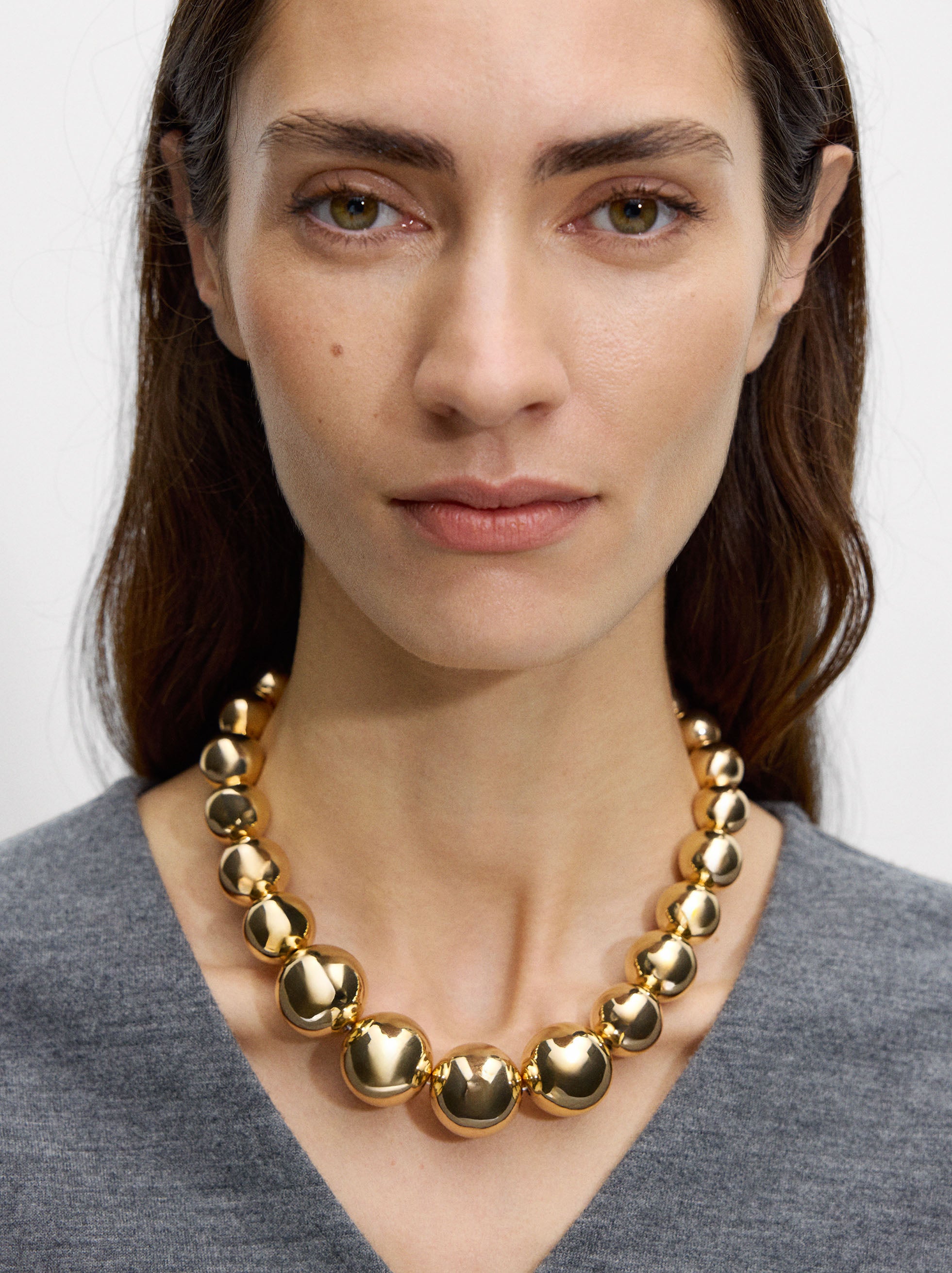 Collar Corto Con Bolas Metalizadas