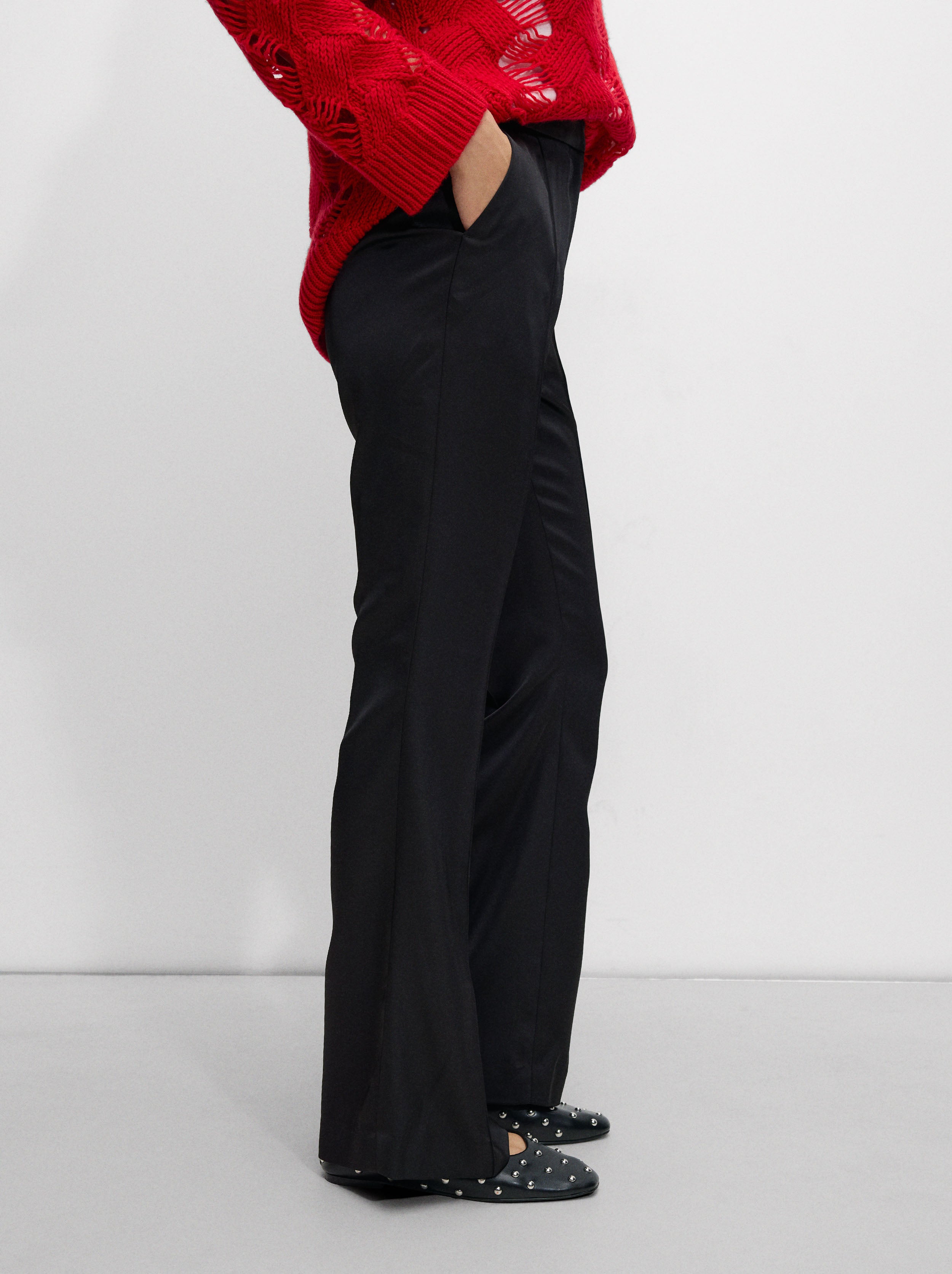 Pantalón Con Detalle De Costuras