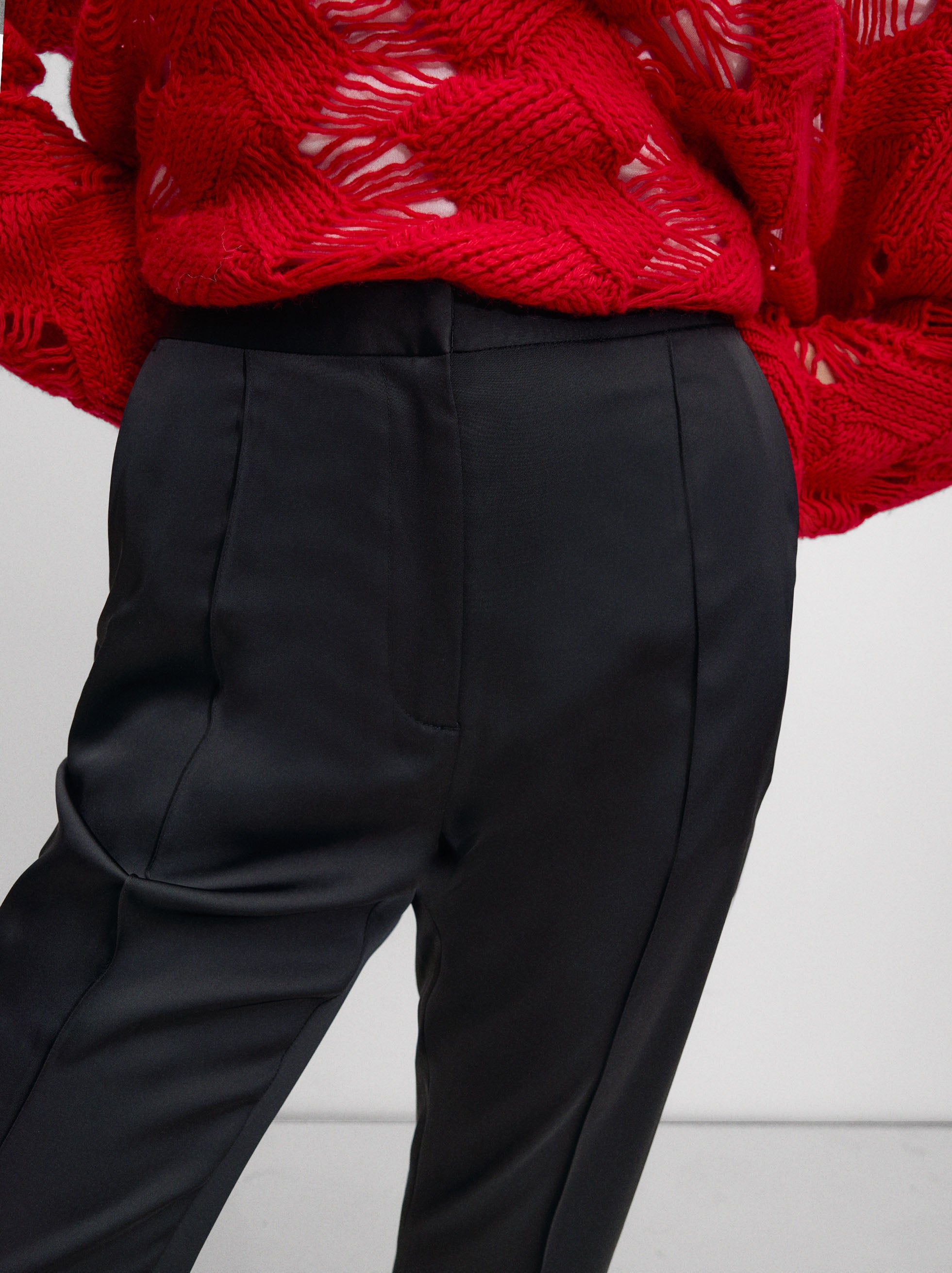 Pantalón Con Detalle De Costuras