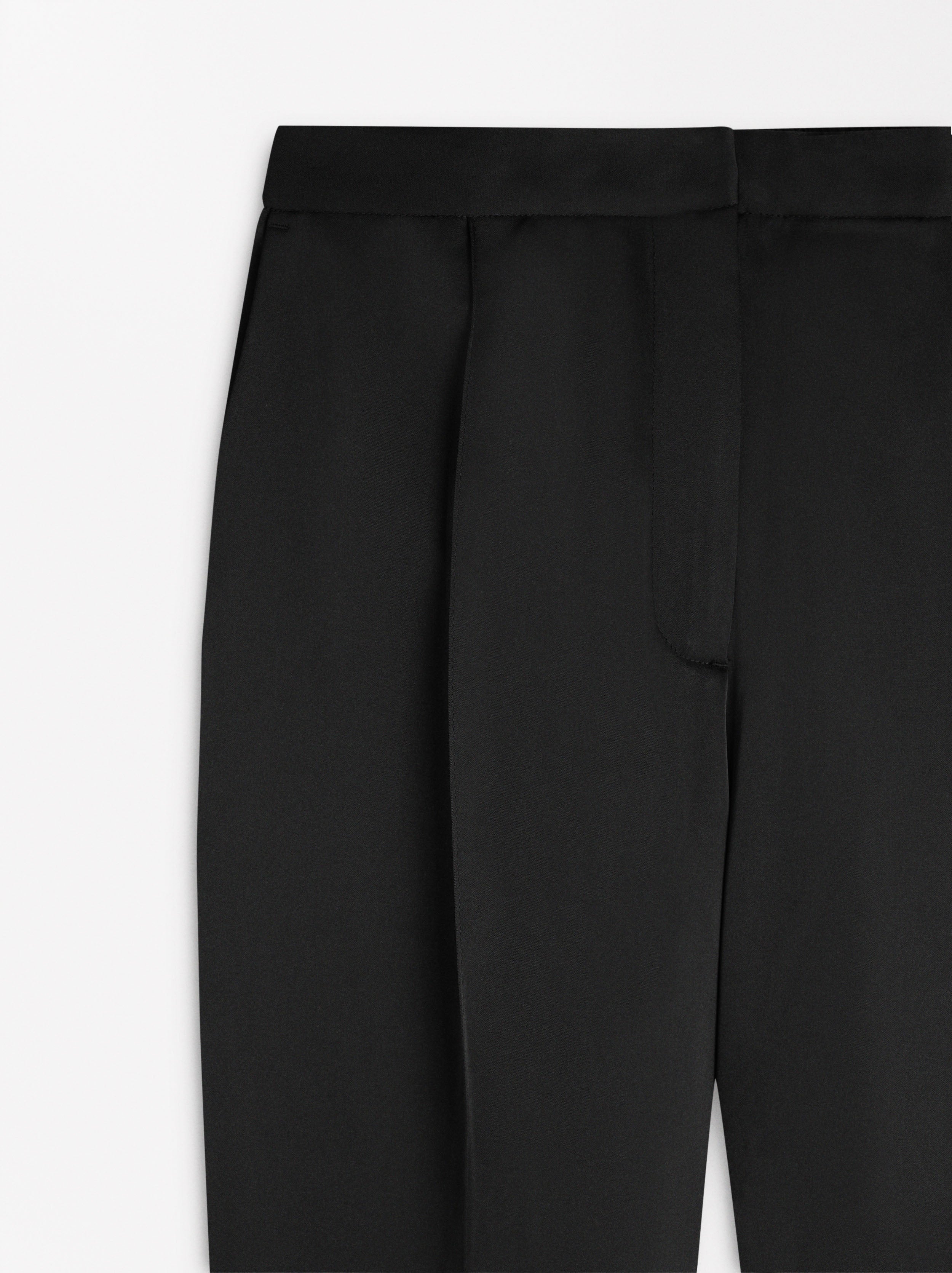 Pantalón Con Detalle De Costuras