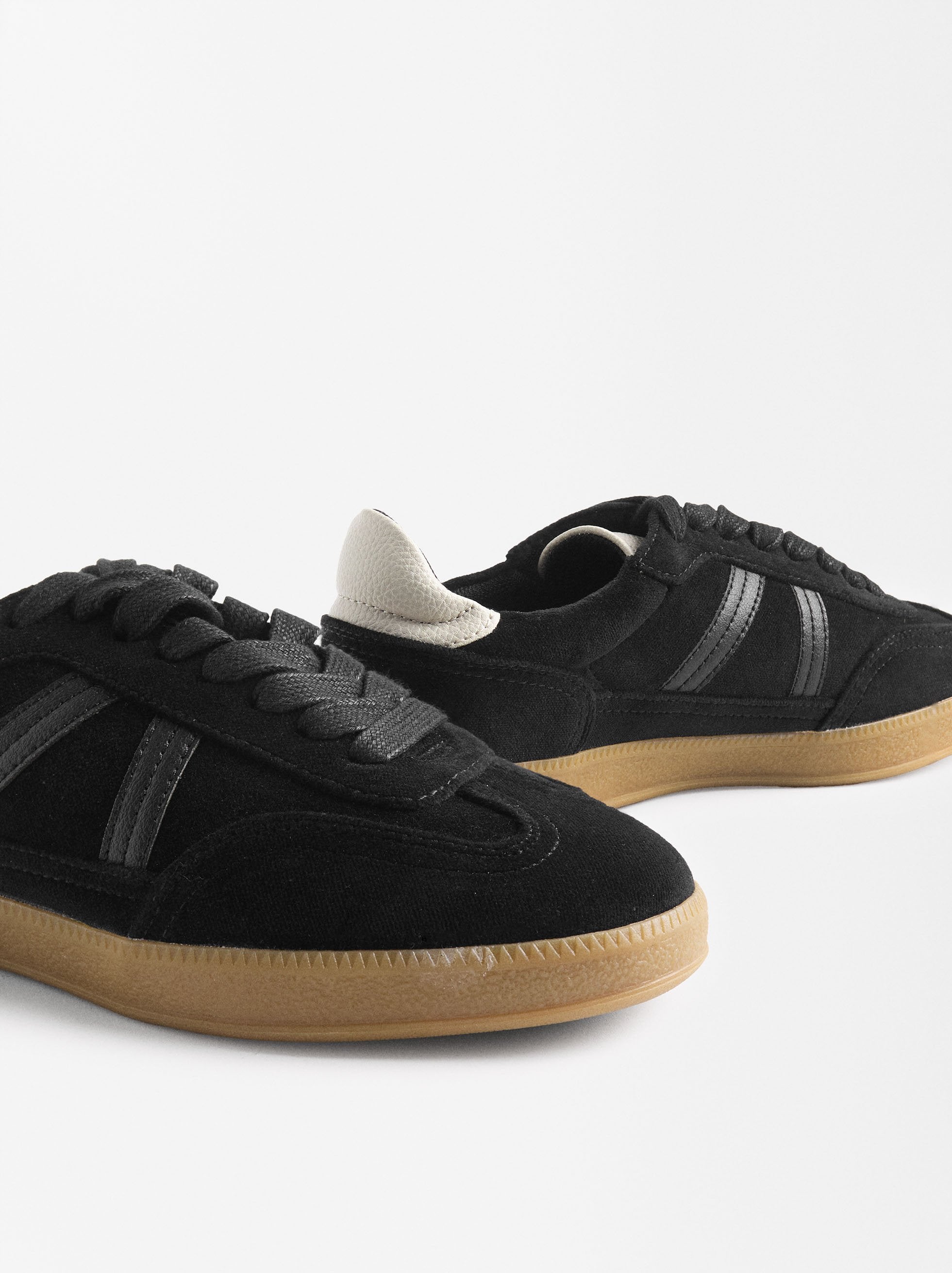 Zapatillas Con Contraste Efecto Serraje