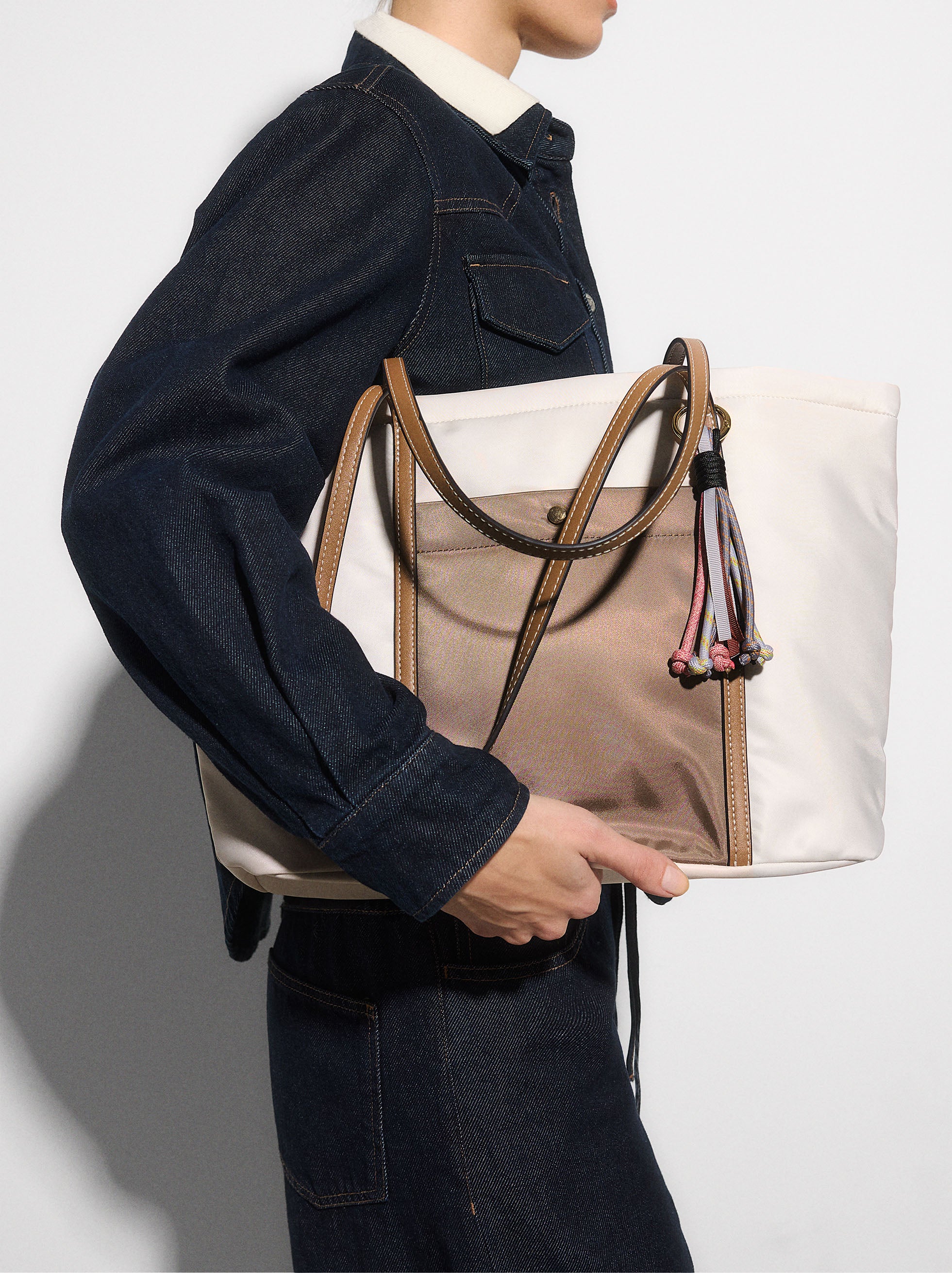 Cartera Shopper De Nylon Con Bolsillo Exterior