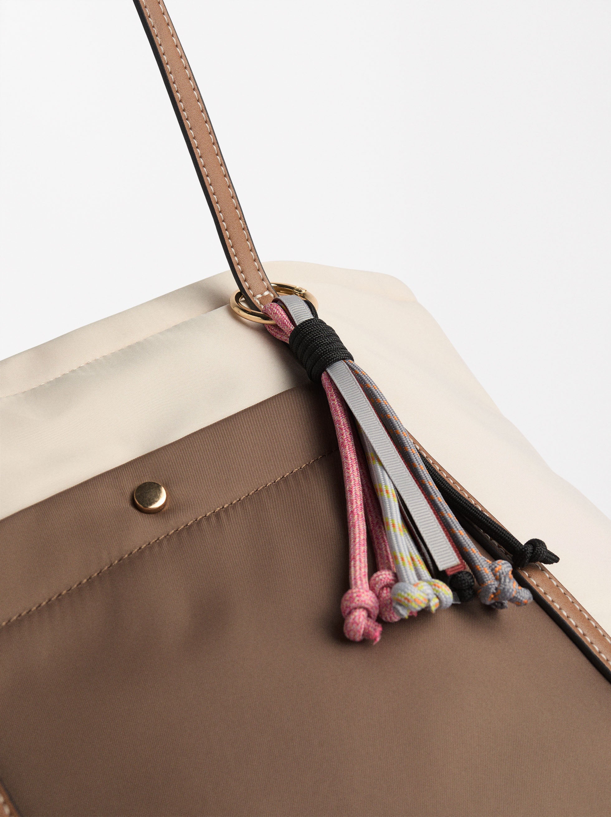 Cartera Shopper De Nylon Con Bolsillo Exterior