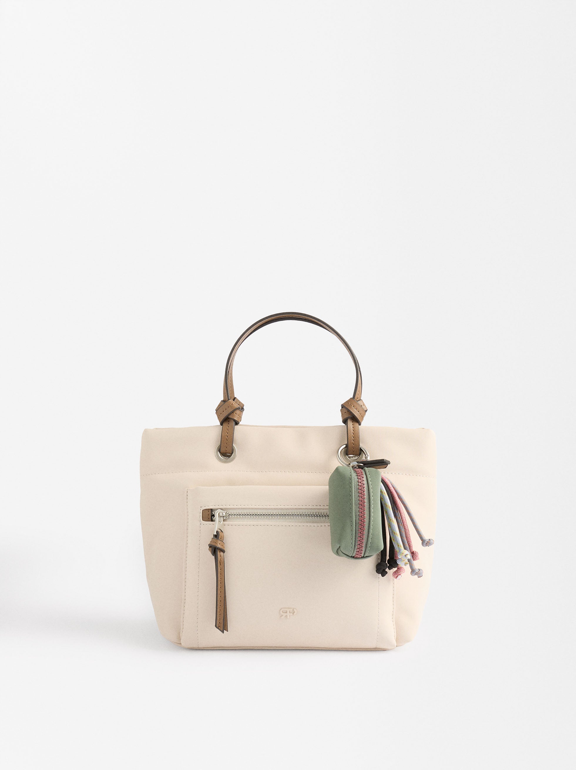 Cartera Tote Efecto Nylon Con Colgante