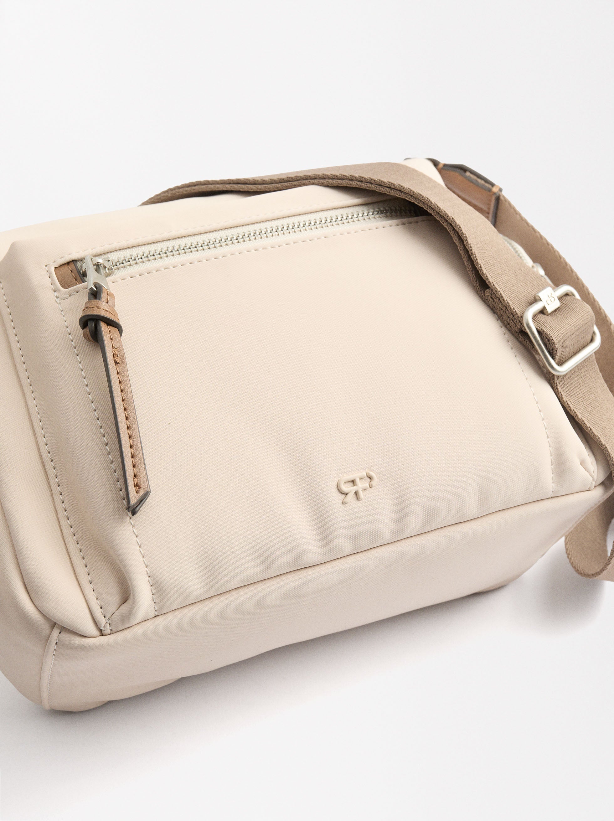 Cartera Bandolera Efecto Nylon
