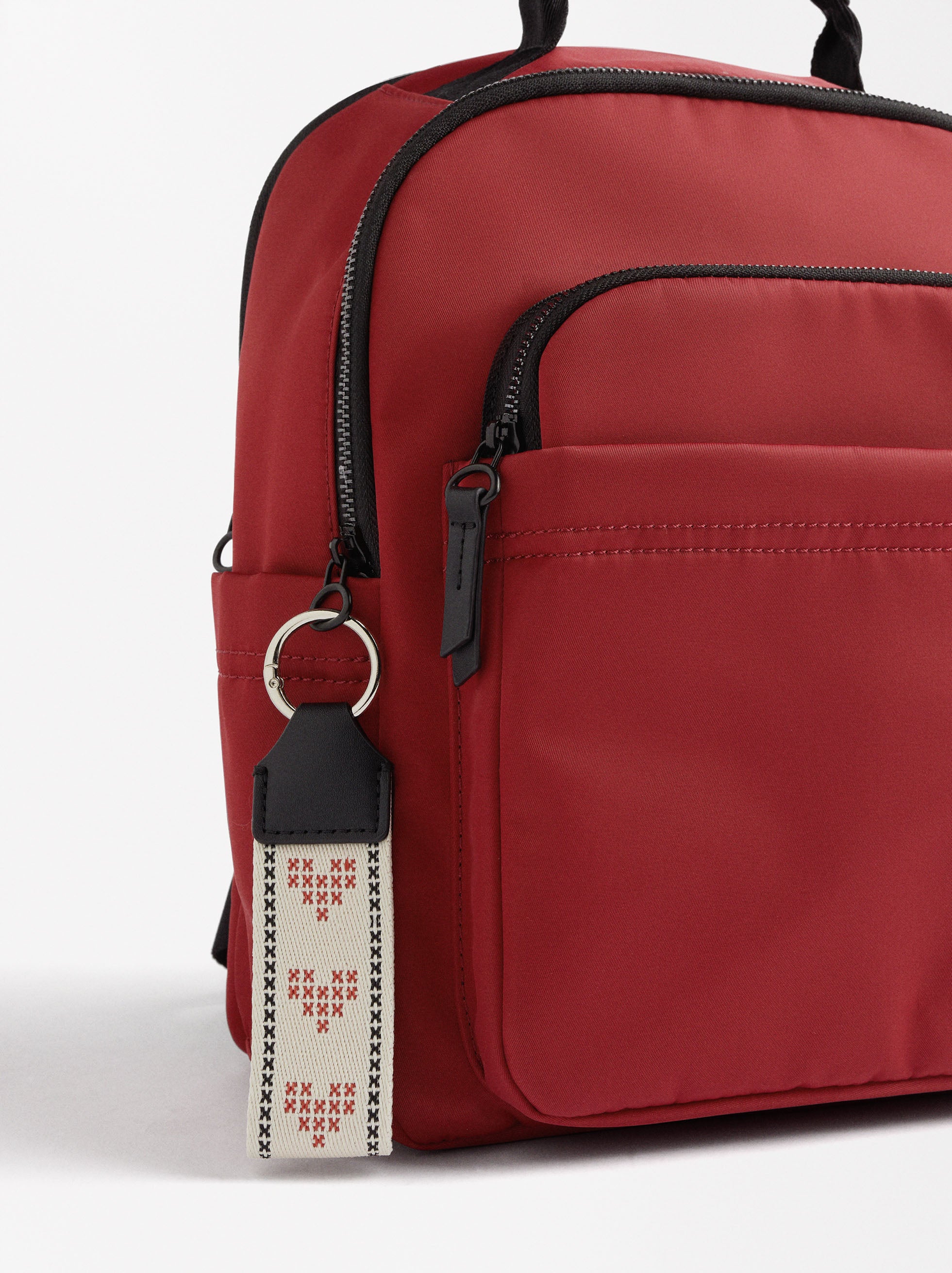 Mochila De Nylon Con Colgante Corazón