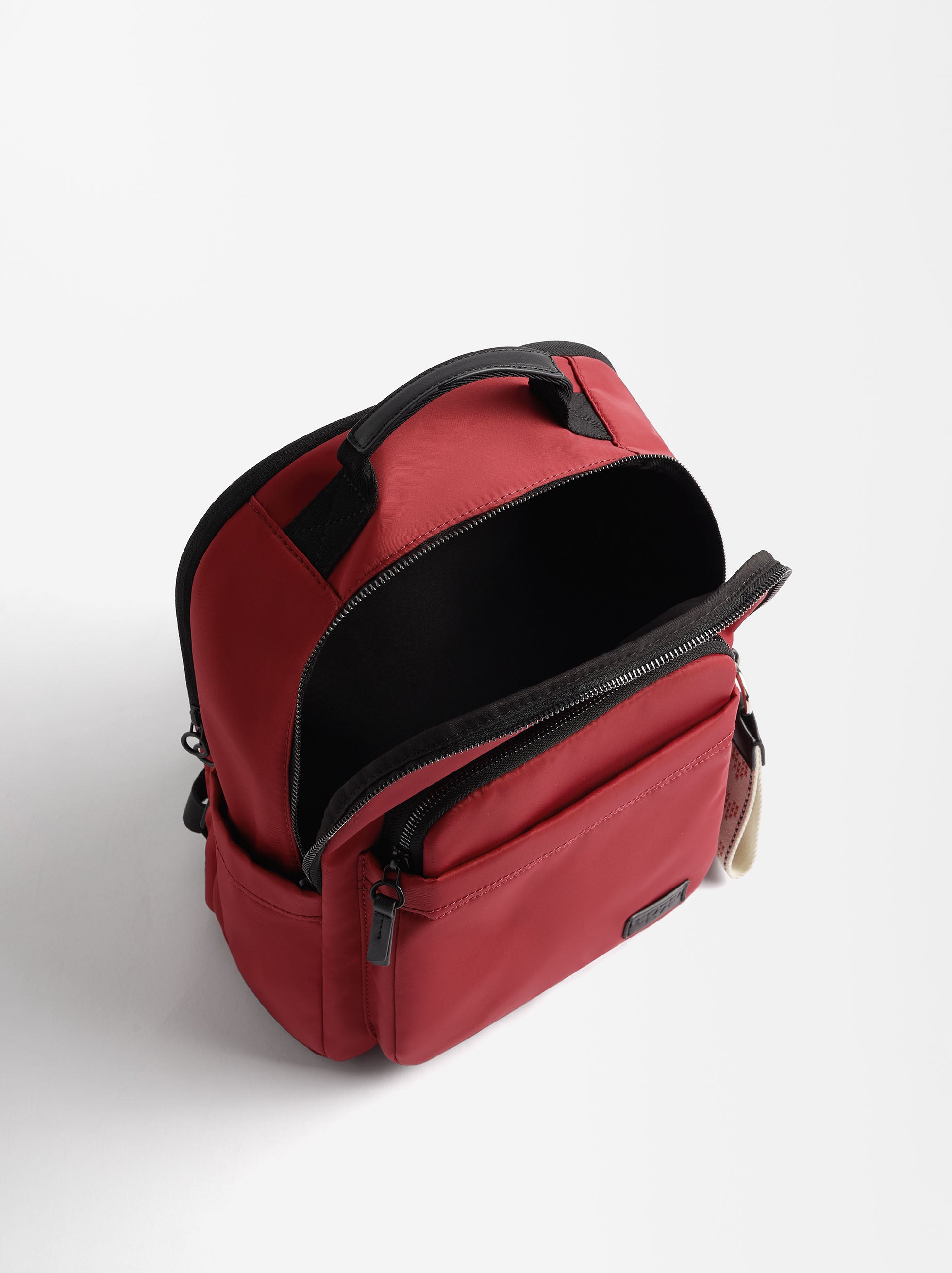 Mochila De Nylon Con Colgante Corazón
