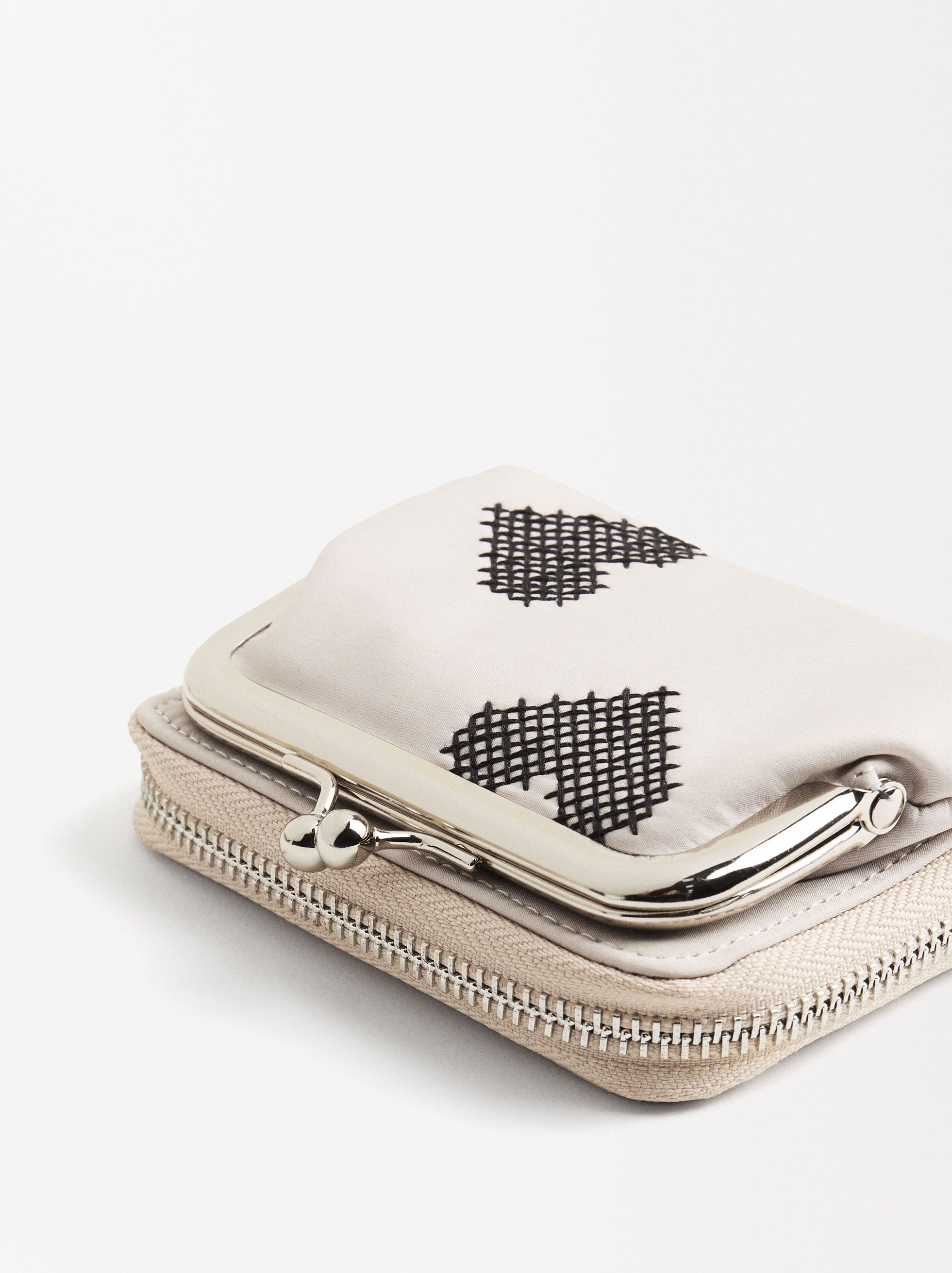 Billetera De Nylon Con Bordado Corazones