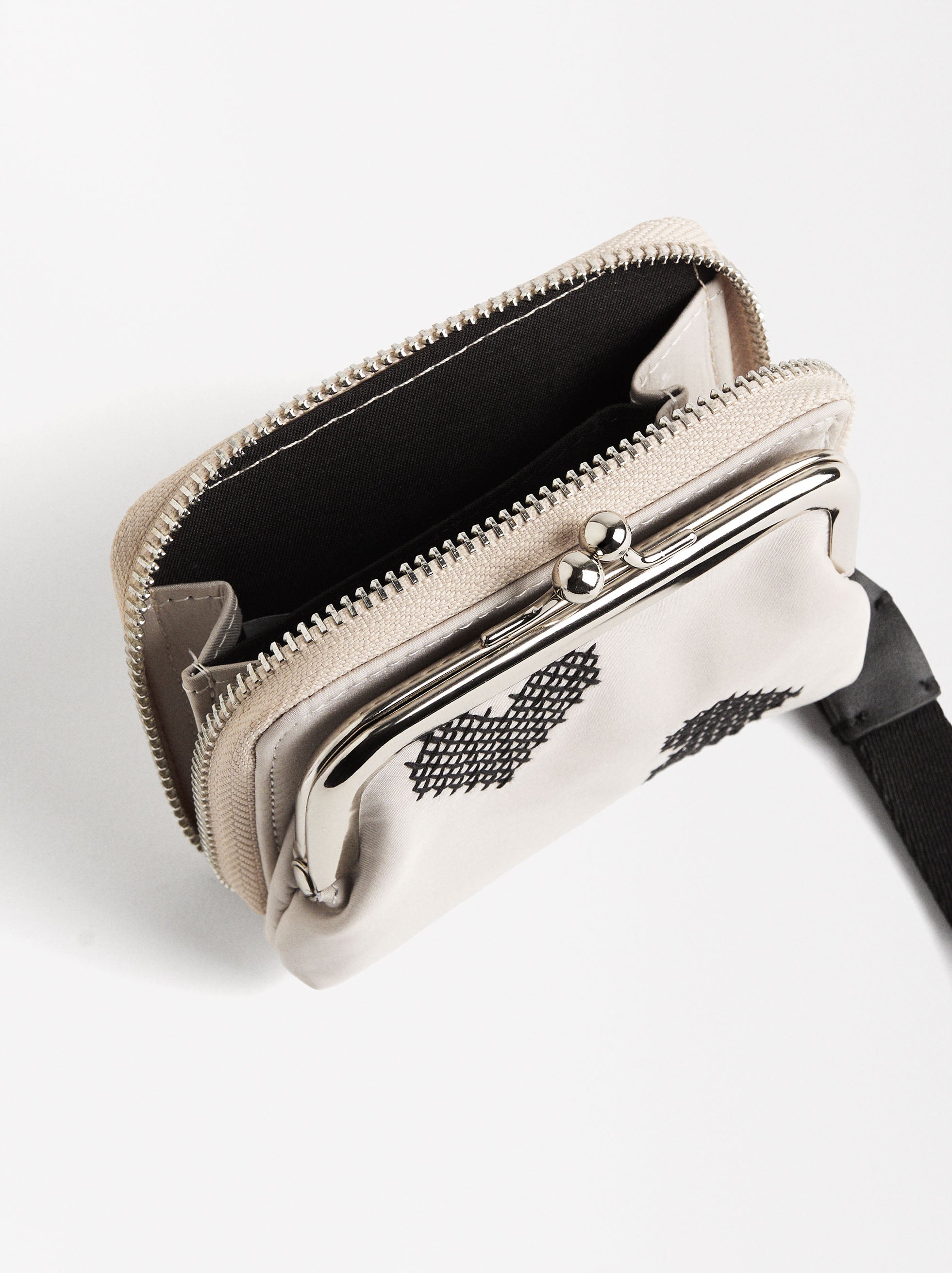 Billetera De Nylon Con Bordado Corazones