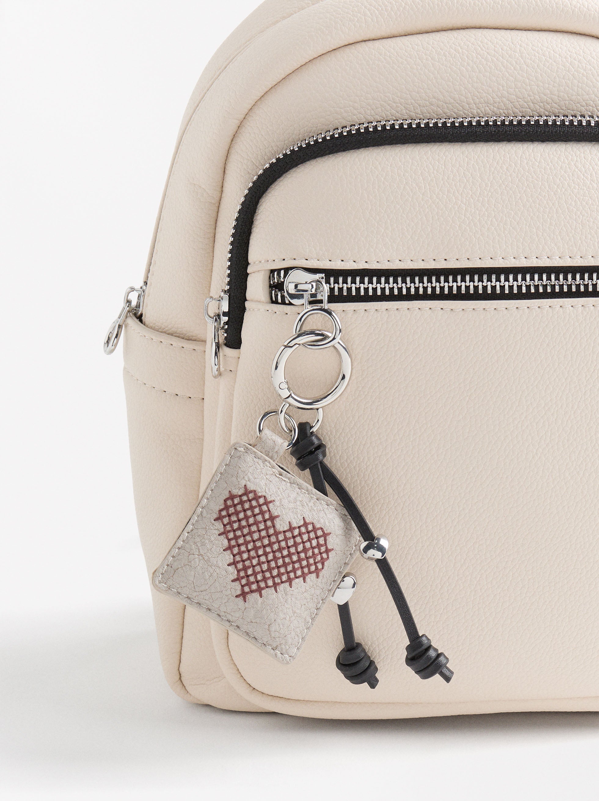 Mochila Con Colgante Corazón
