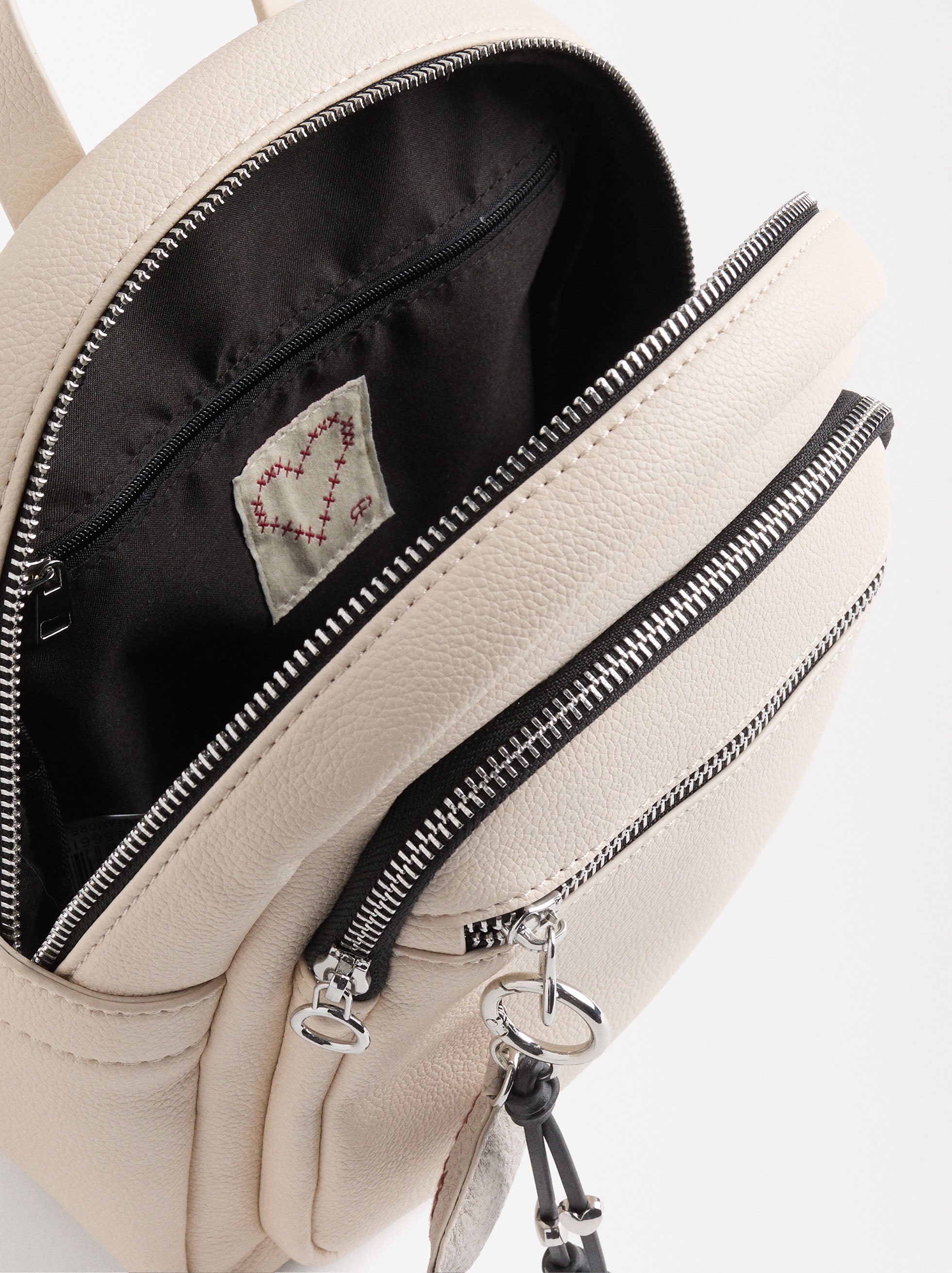 Mochila Con Colgante Corazón