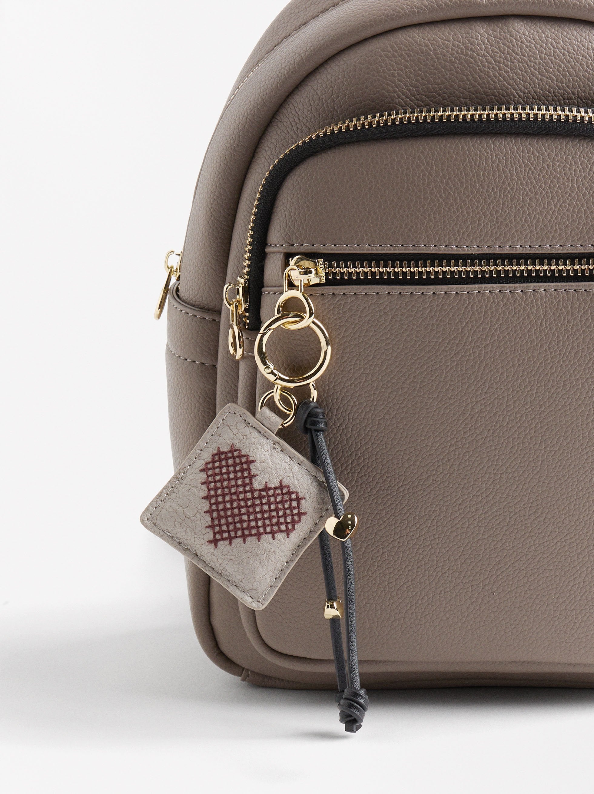 Mochila Con Colgante Corazón