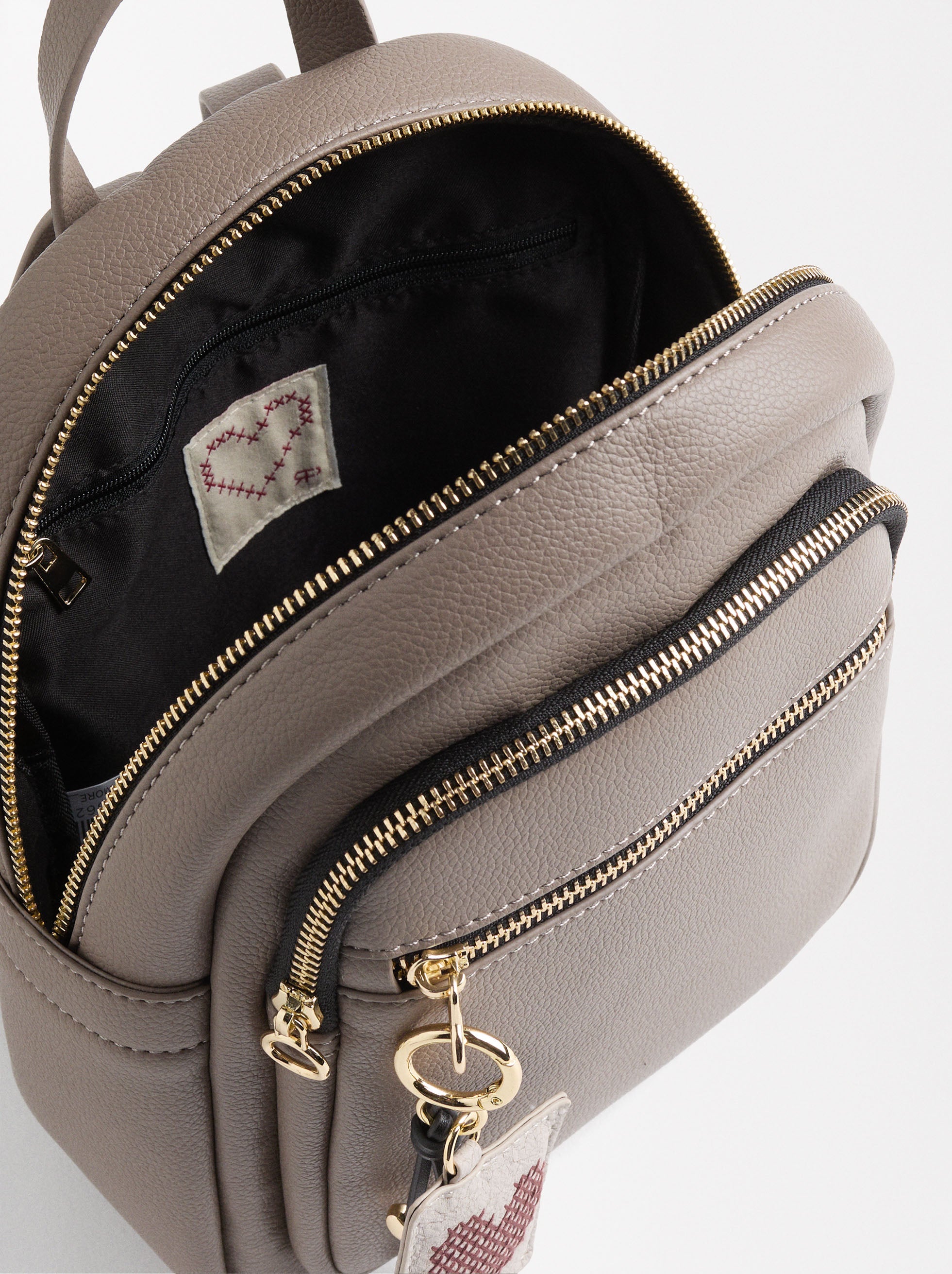 Mochila Con Colgante Corazón