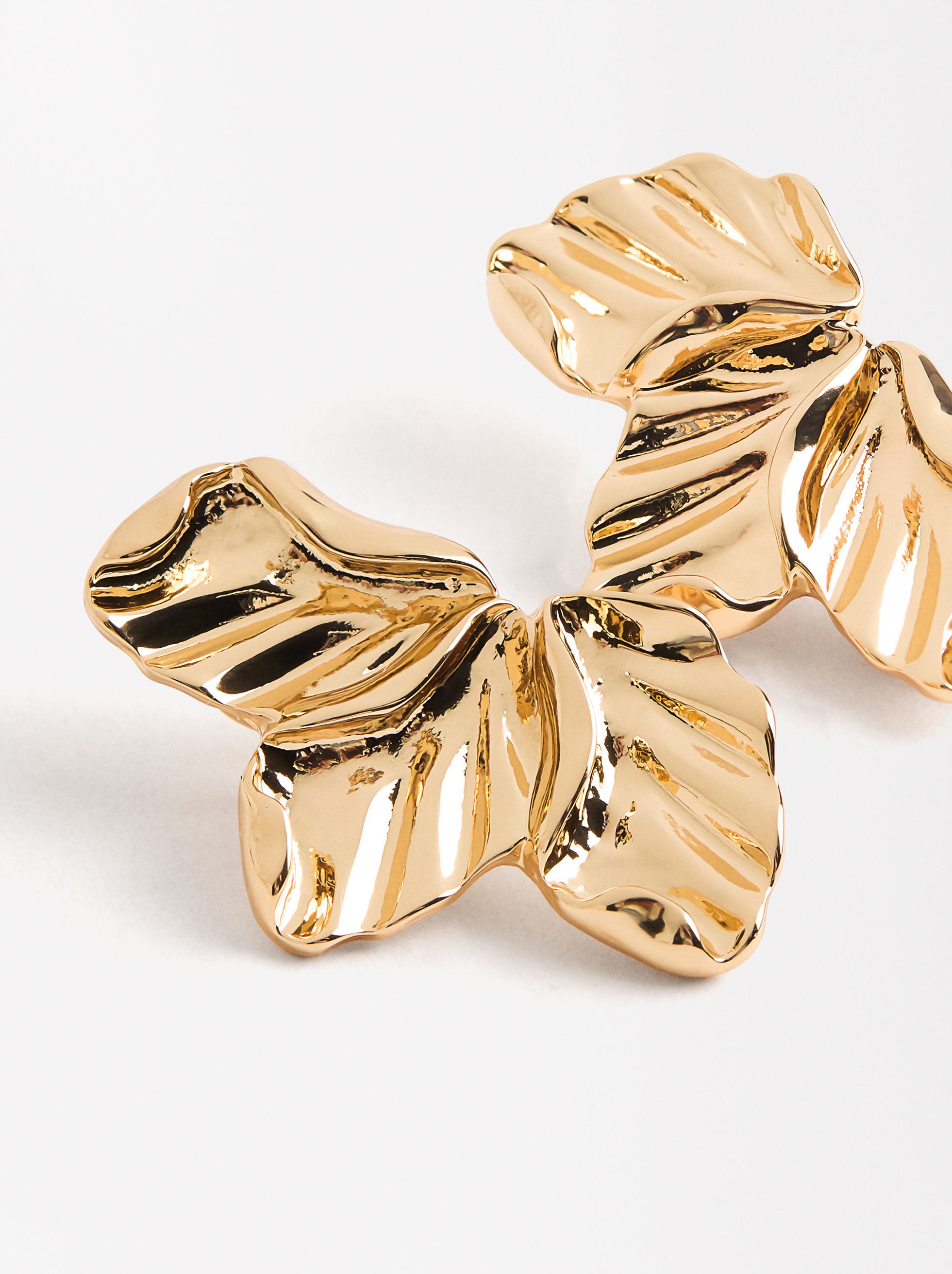 Aretes Media Flor En Relieve