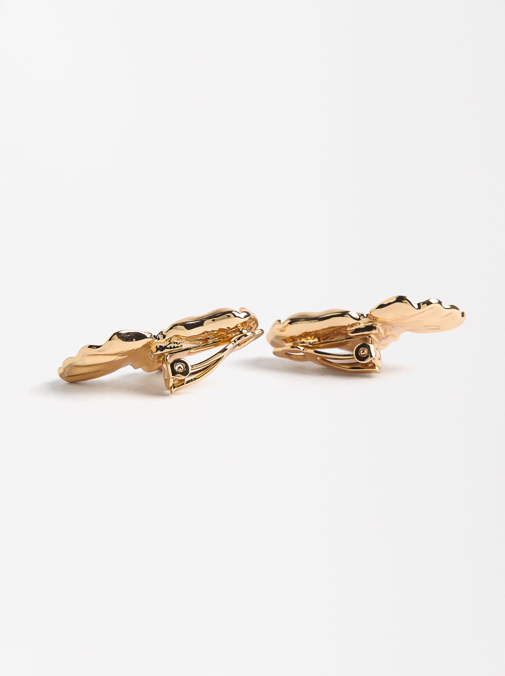 Aretes Media Flor En Relieve