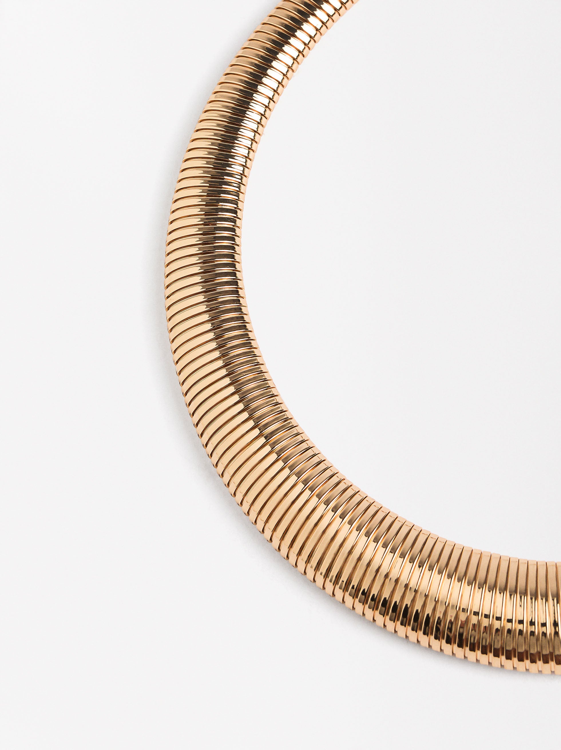 Collar Corto Con Cadena De Serpiente