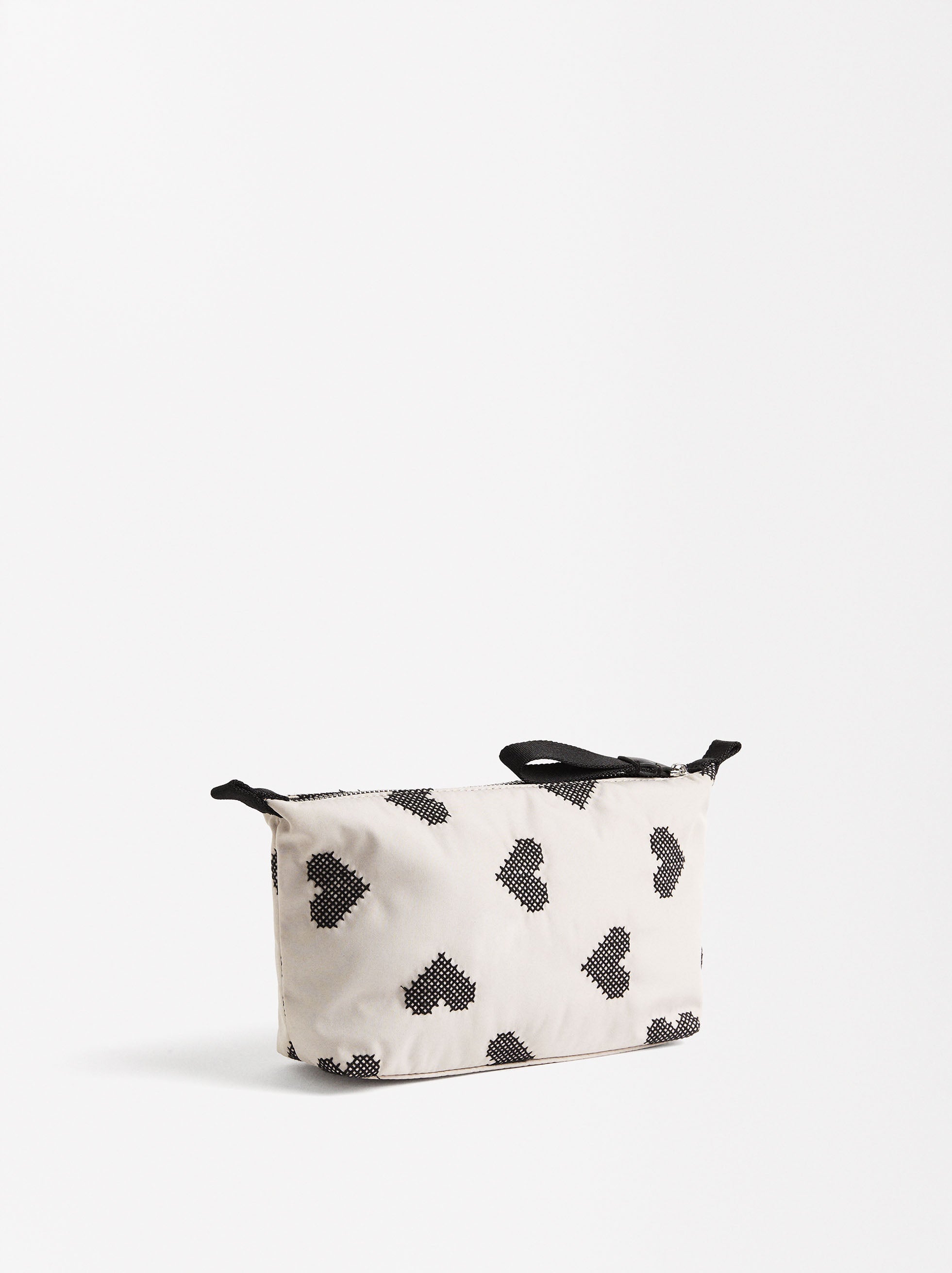 Neceser De Nylon Con Corazones Bordados