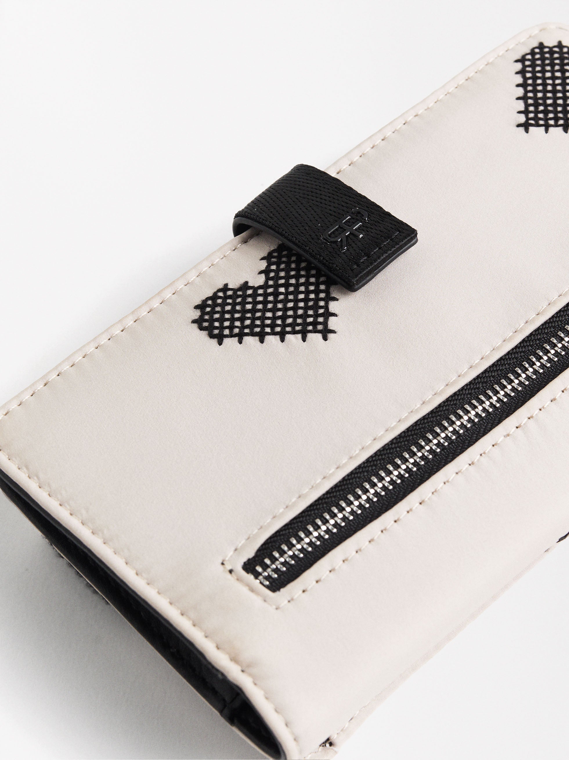 Cartera Para Móvil De Nylon Con Corazones