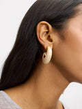 Aretes Perlados Con Borde Metálico