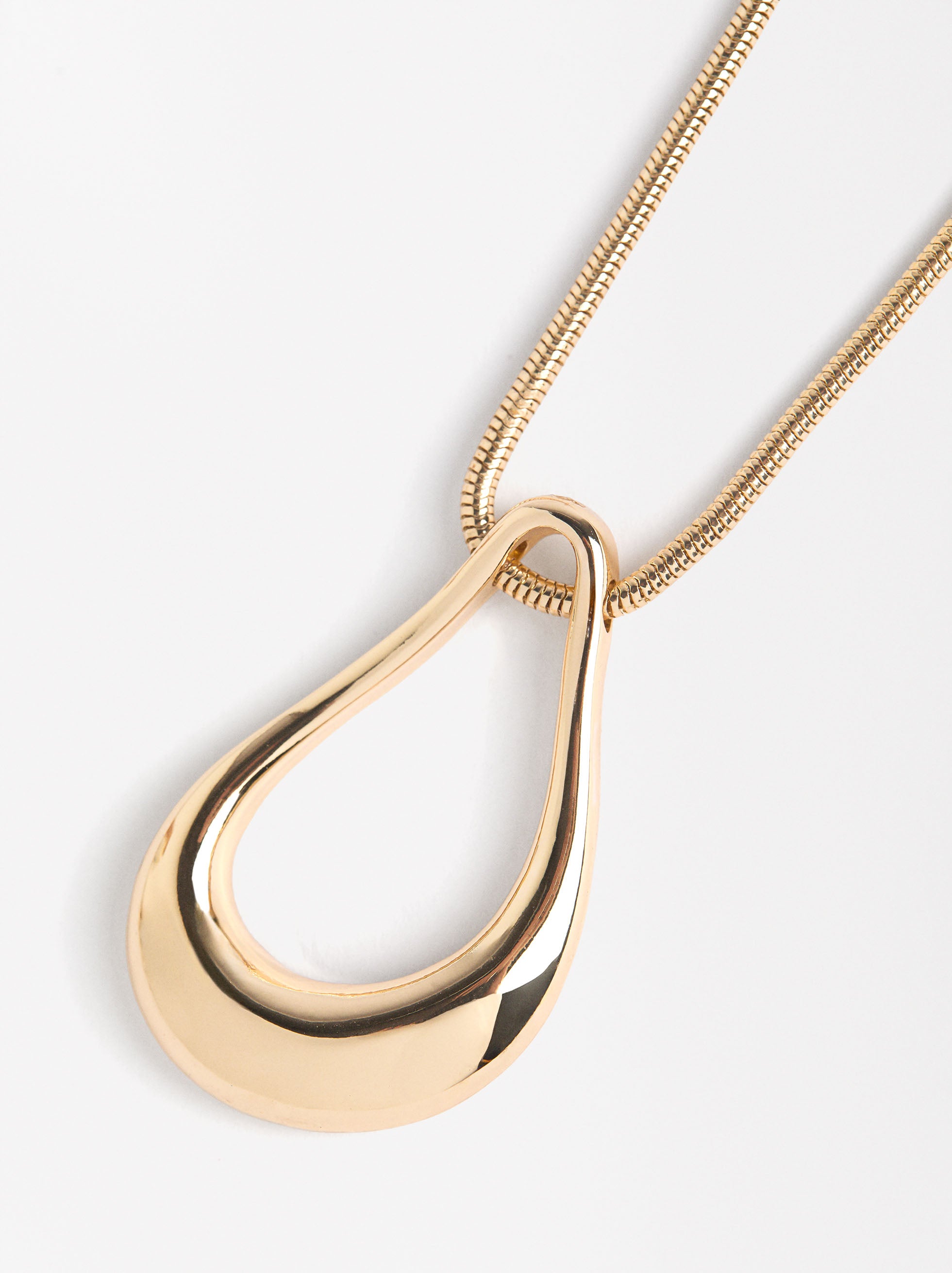 Collar Con Colgante Ovalado