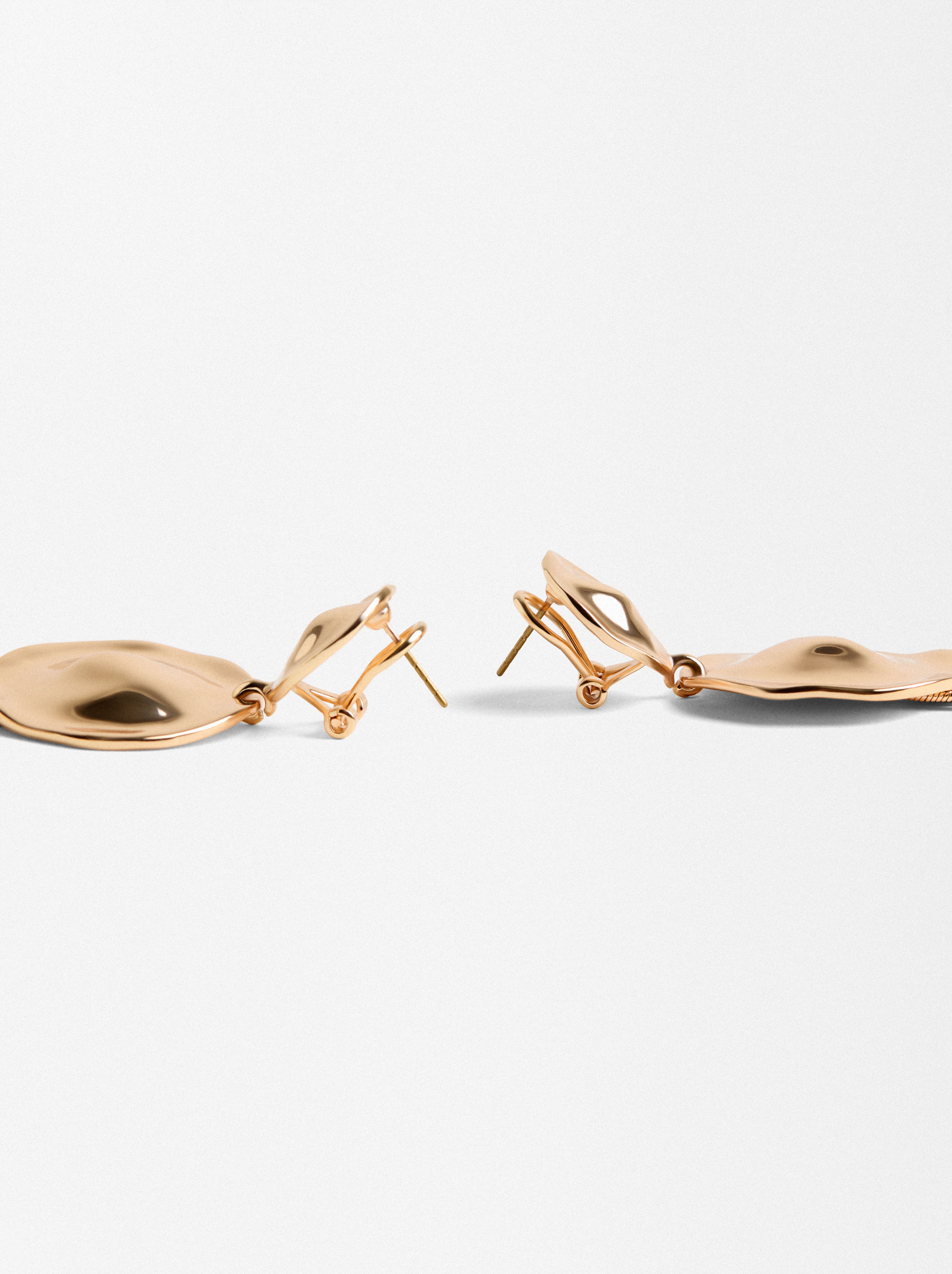 Aretes Con Relieve Efecto Cascada