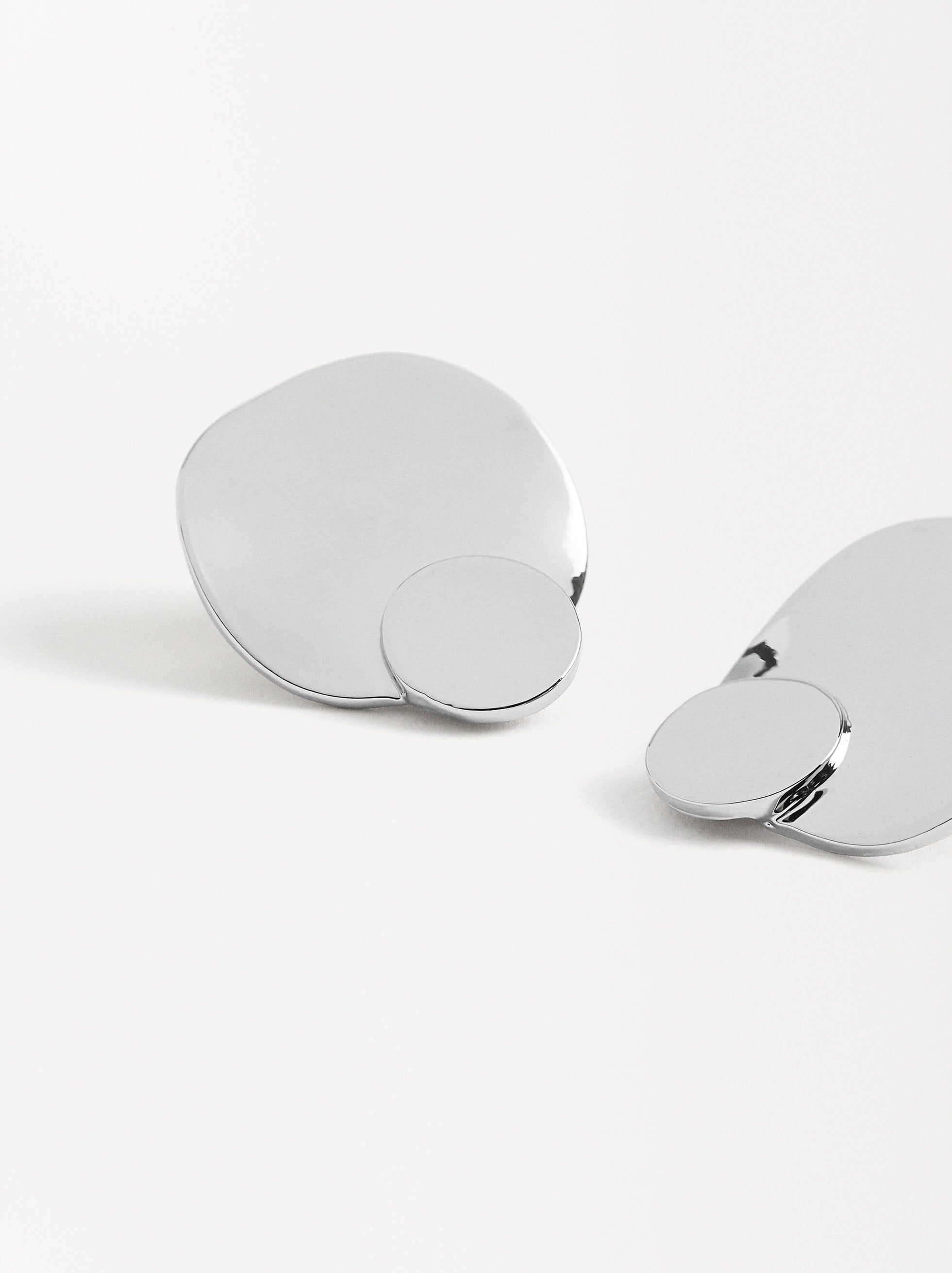 Aretes Plateados Con Relieve