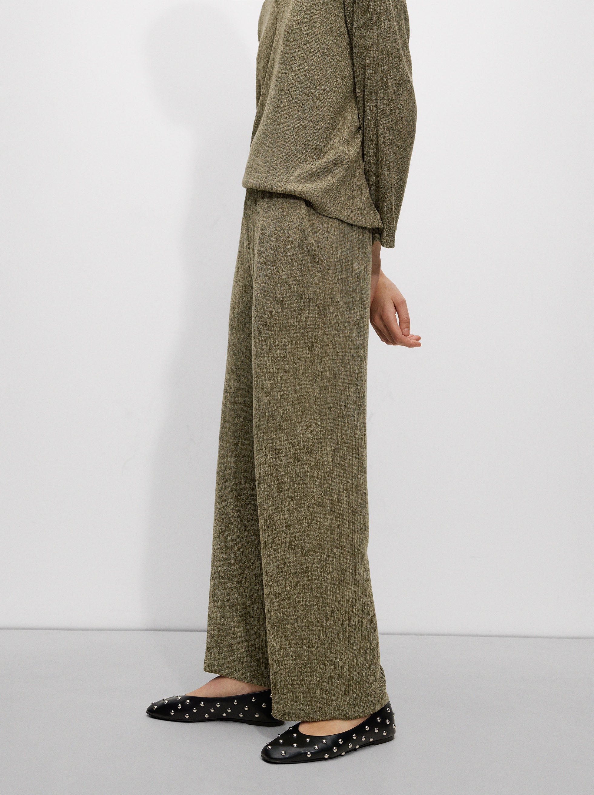 Pantalón Con Textura Y Cintura Elástica