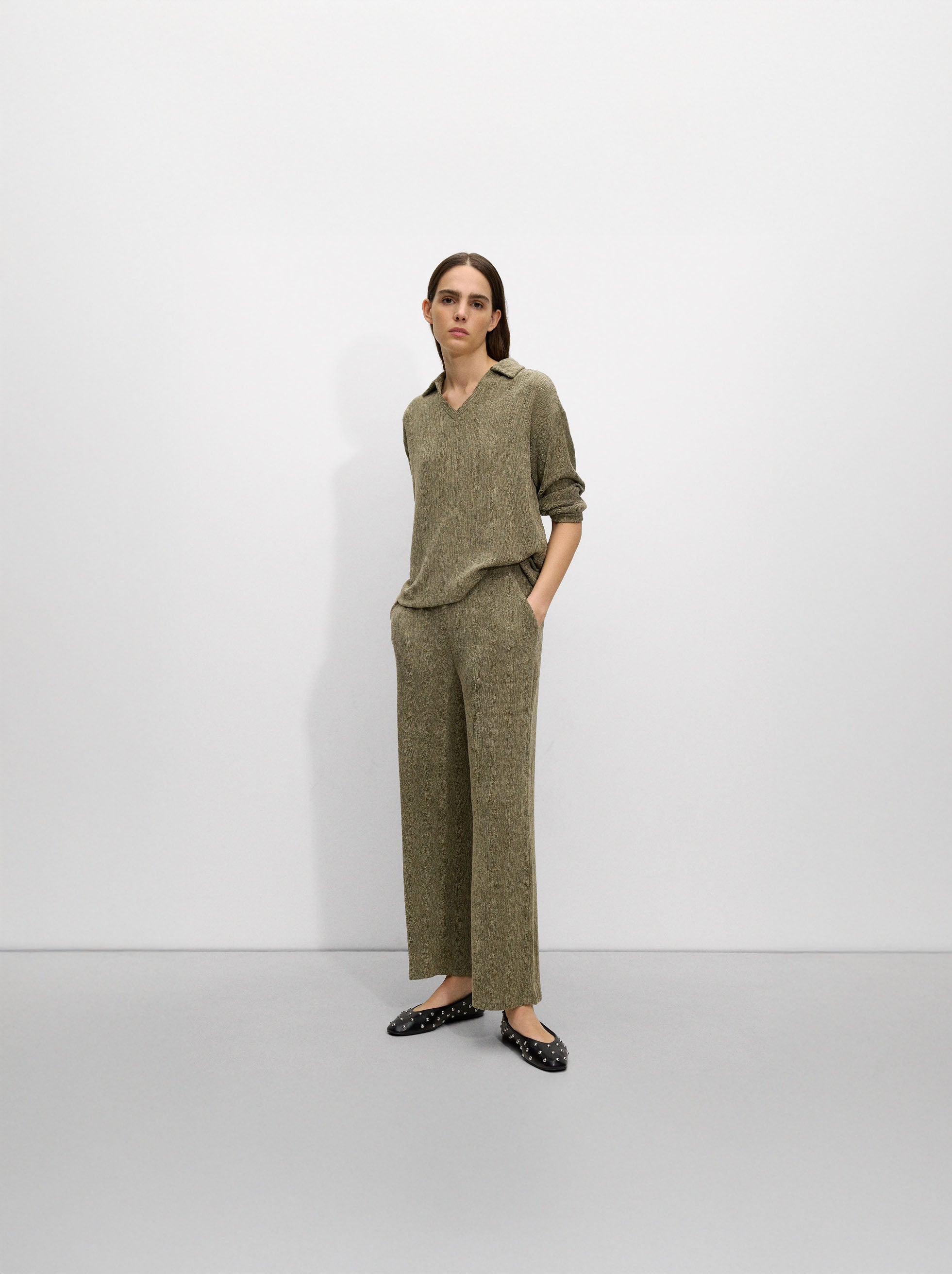 Pantalón Con Textura Y Cintura Elástica